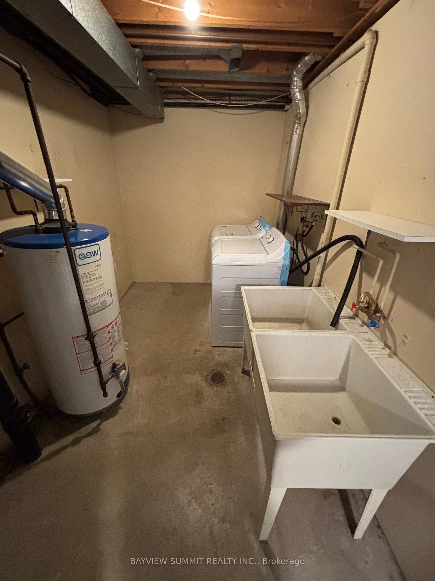 Photo 4 of 467 Simonston Boulevard, Markham, Thornhill — HOMEH