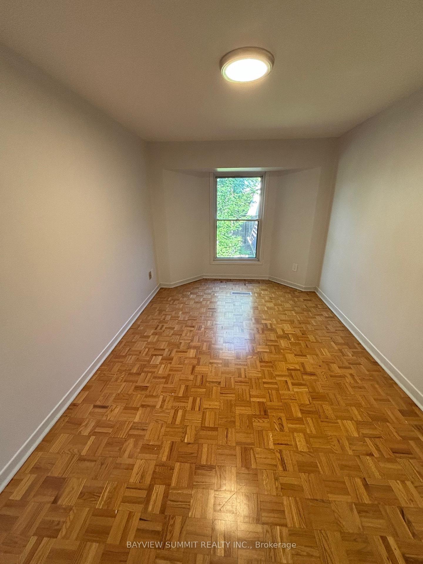 Photo 9 of 467 Simonston Boulevard, Markham, Thornhill — HOMEH