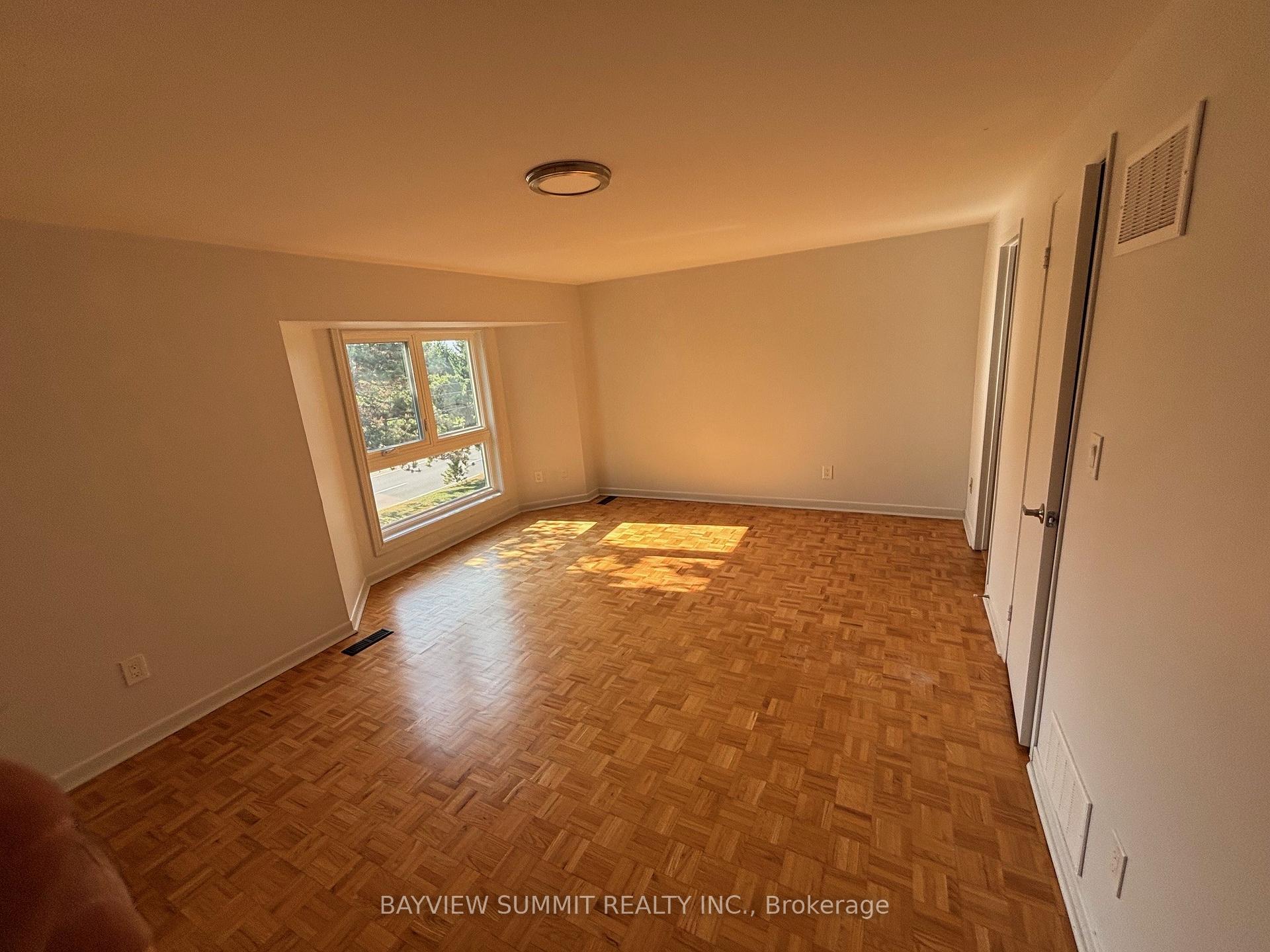Photo 11 of 467 Simonston Boulevard, Markham, Thornhill — HOMEH