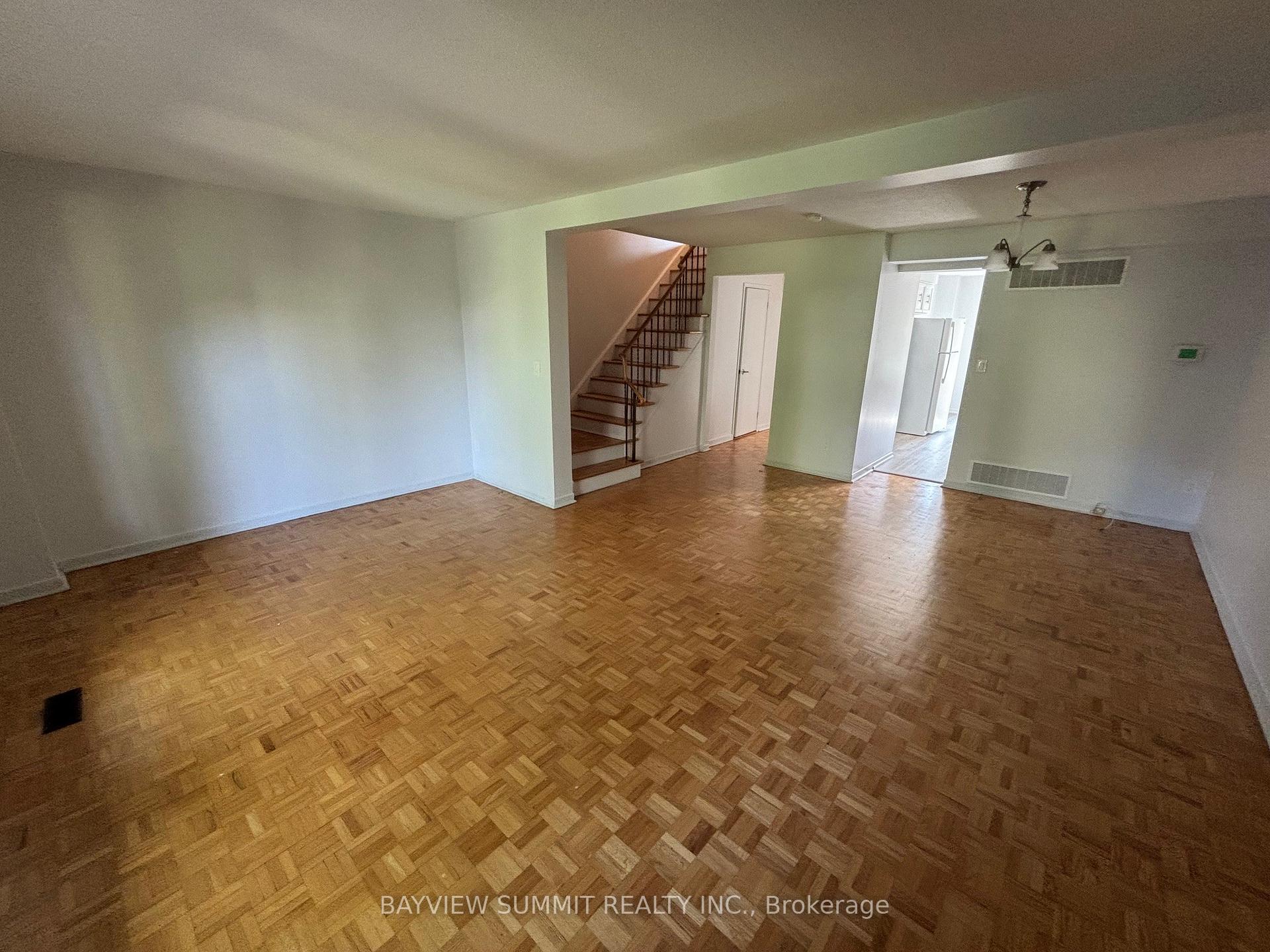 Photo 12 of 467 Simonston Boulevard, Markham, Thornhill — HOMEH