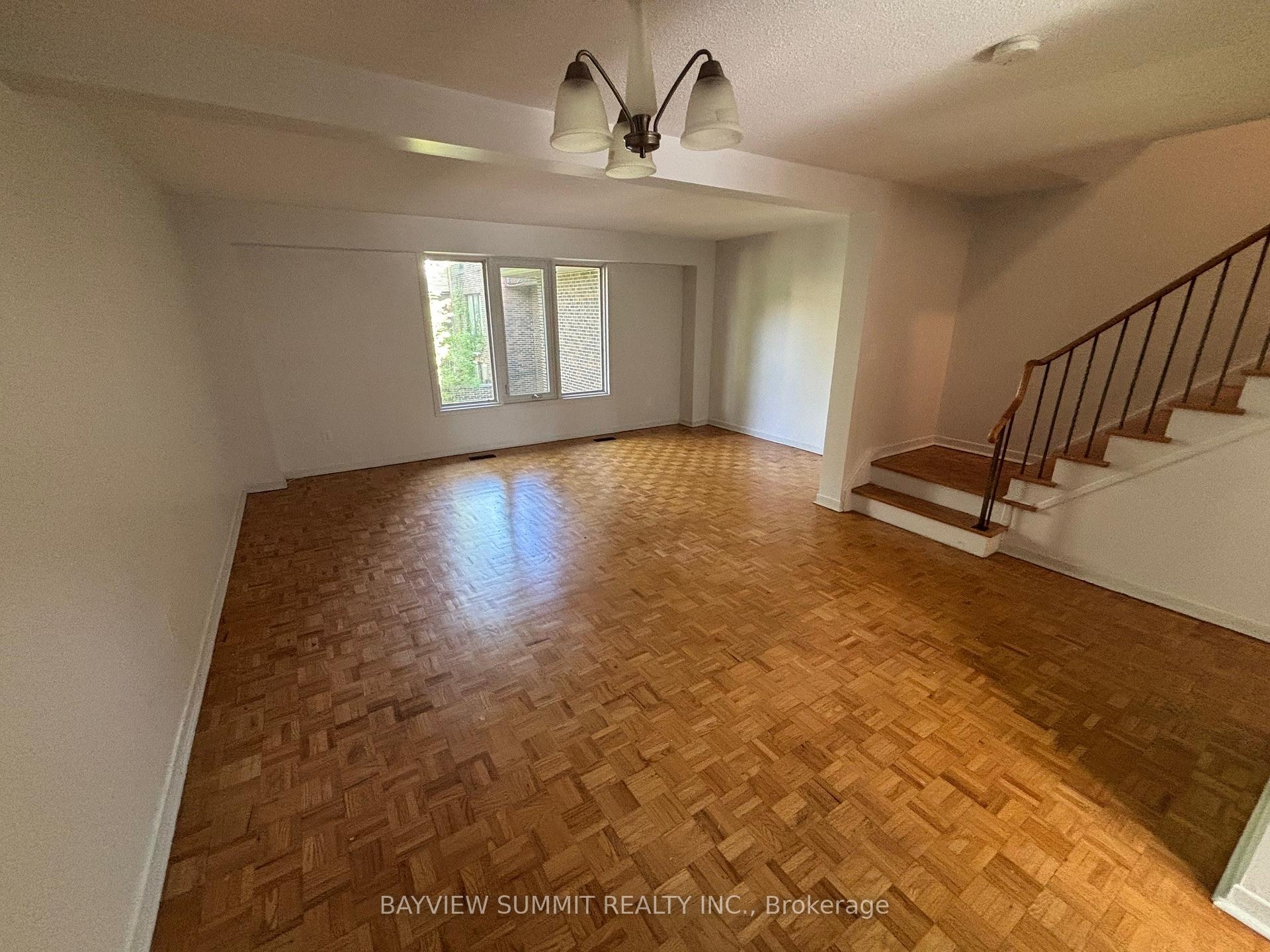 Photo 10 of 467 Simonston Boulevard, Markham, Thornhill — HOMEH