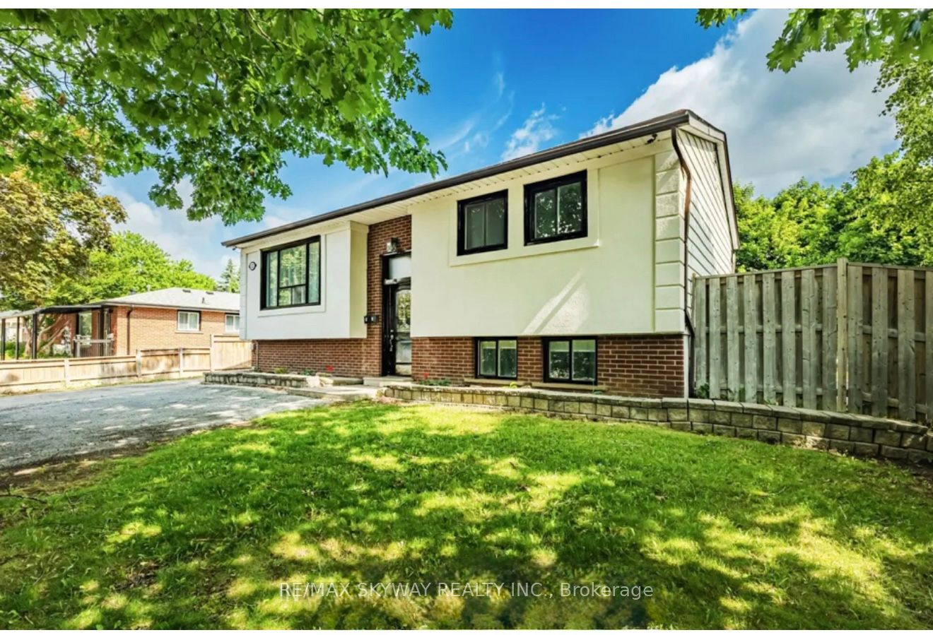 Front of 122 Rutherford Road N