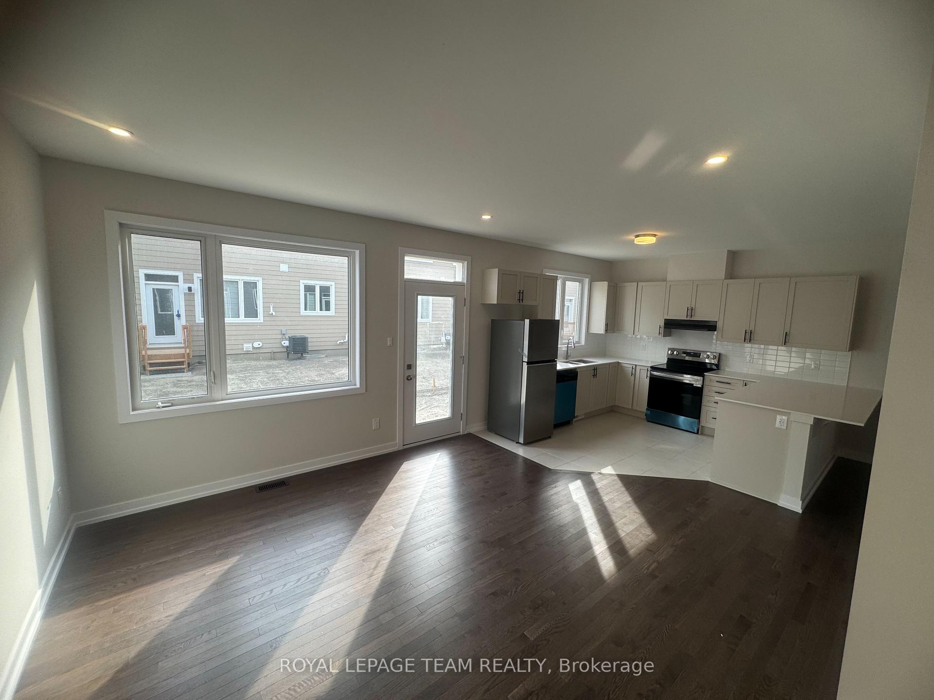 Photo 8 of 958 Seagrave Lane, Ottawa, Richmond — HOMEH