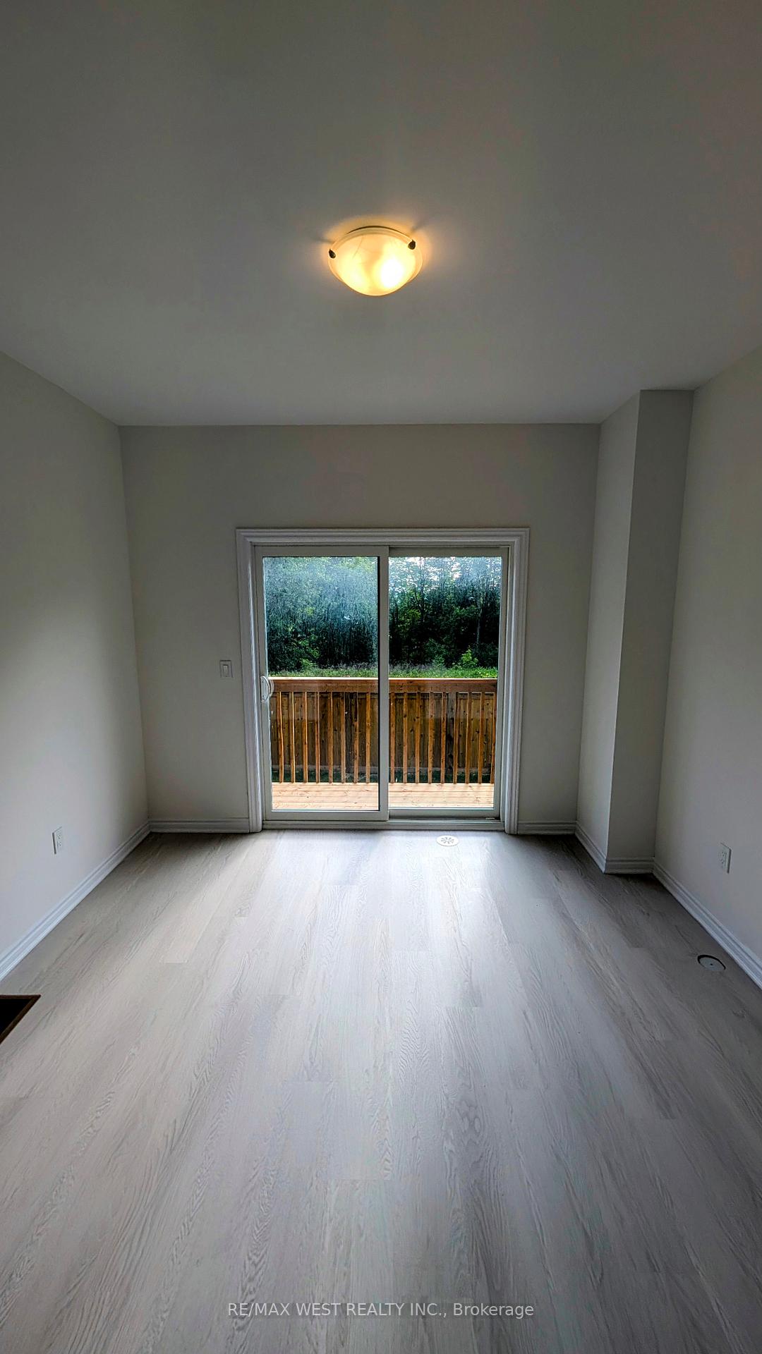 Photo 3 of 21 Inverary Crescent, Vaughan, Kleinburg — HOMEH