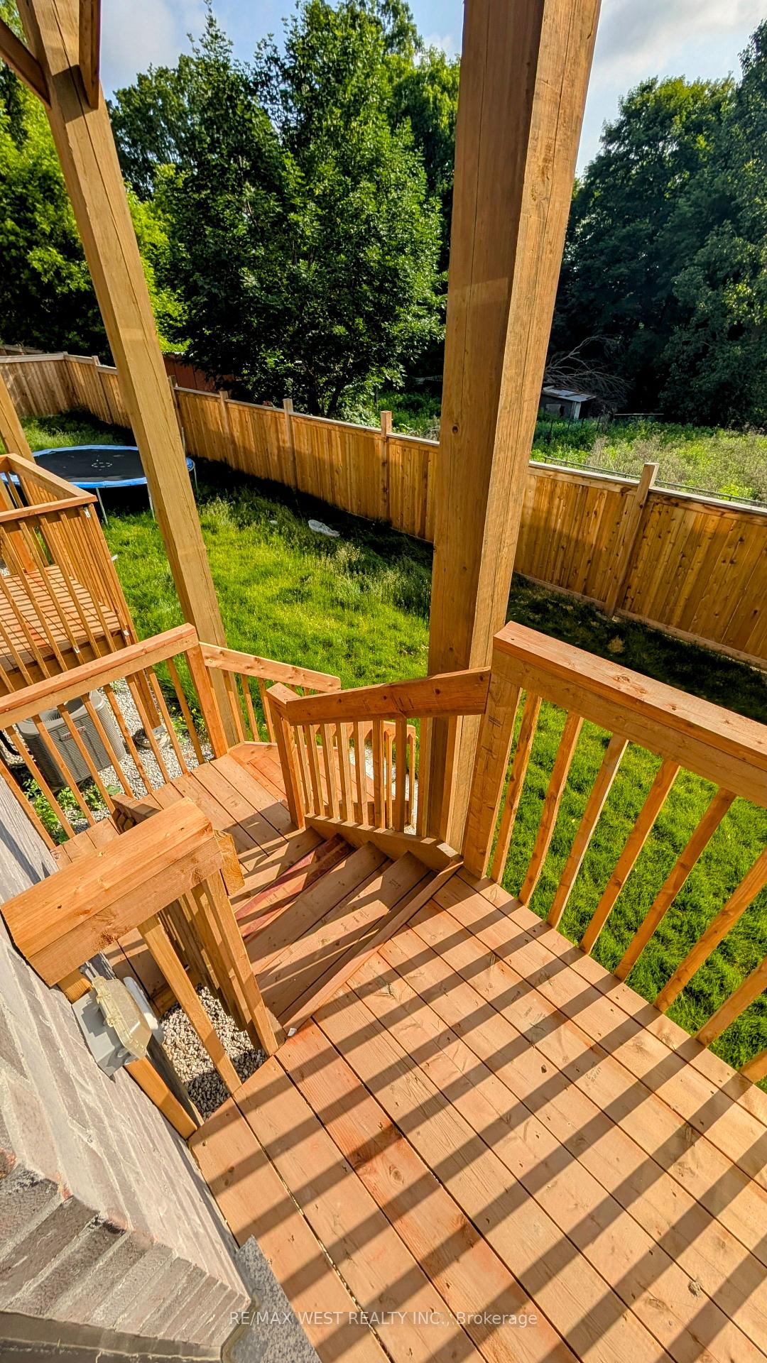 Photo 8 of 21 Inverary Crescent, Vaughan, Kleinburg — HOMEH