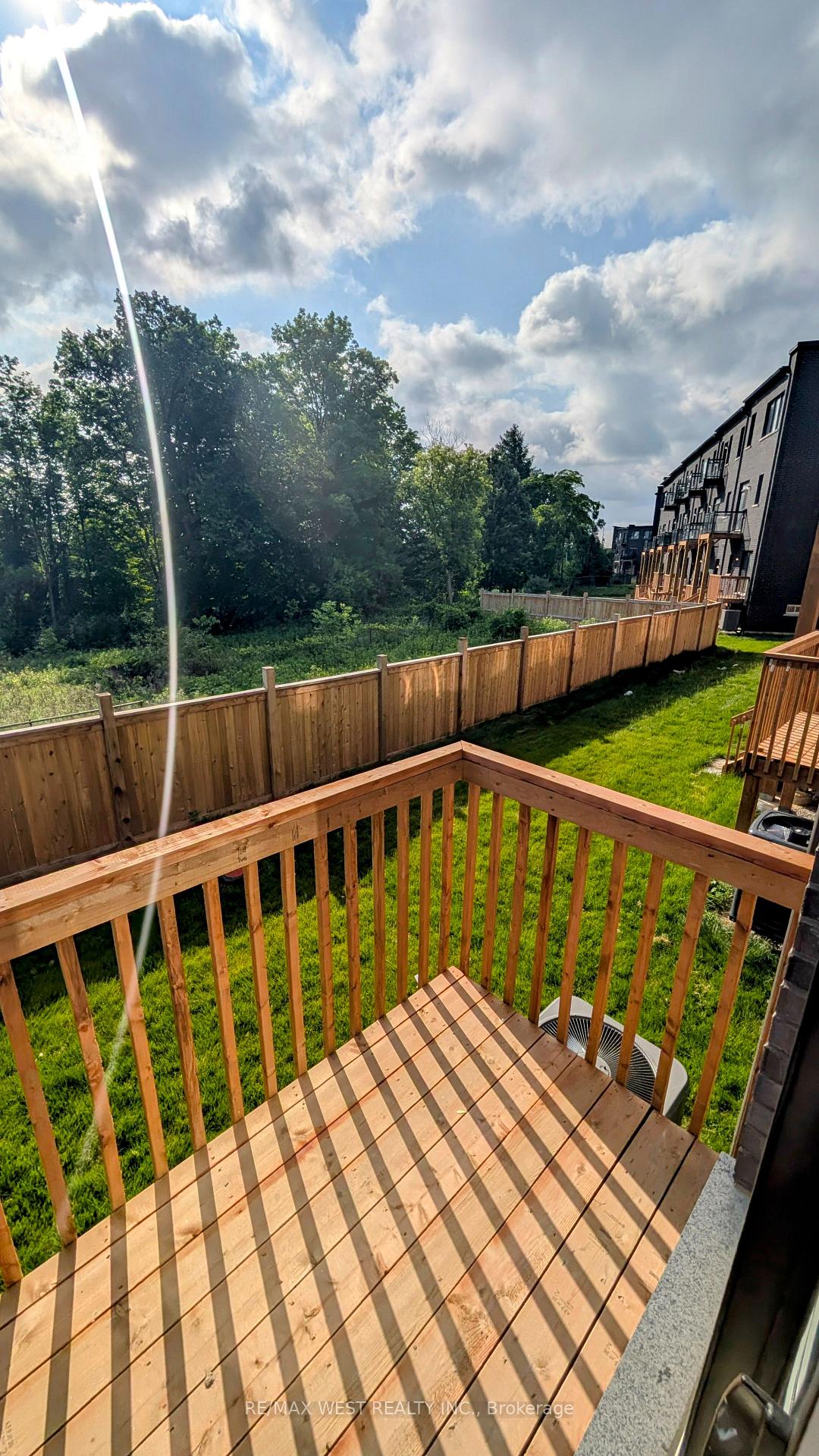 Photo 5 of 21 Inverary Crescent, Vaughan, Kleinburg — HOMEH