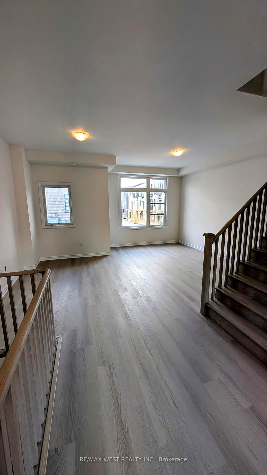 Photo 12 of 21 Inverary Crescent, Vaughan, Kleinburg — HOMEH