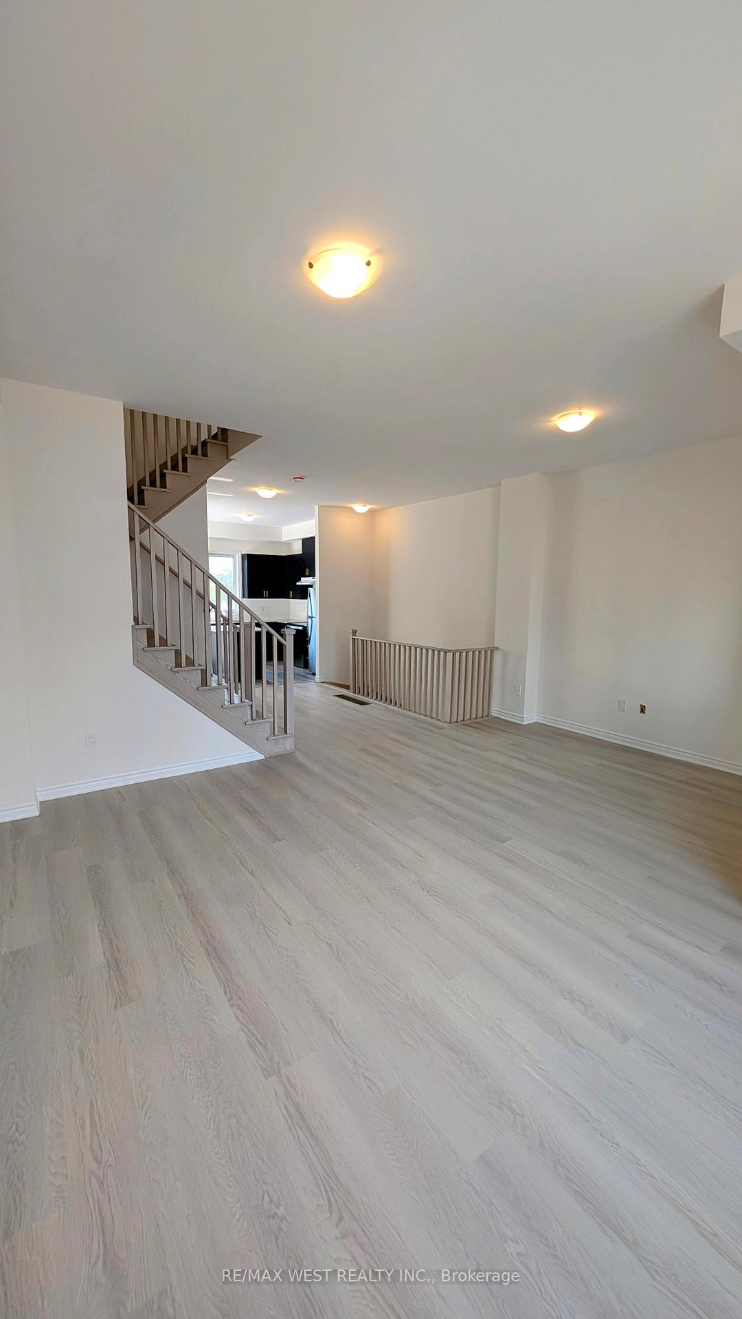 Photo 15 of 21 Inverary Crescent, Vaughan, Kleinburg — HOMEH