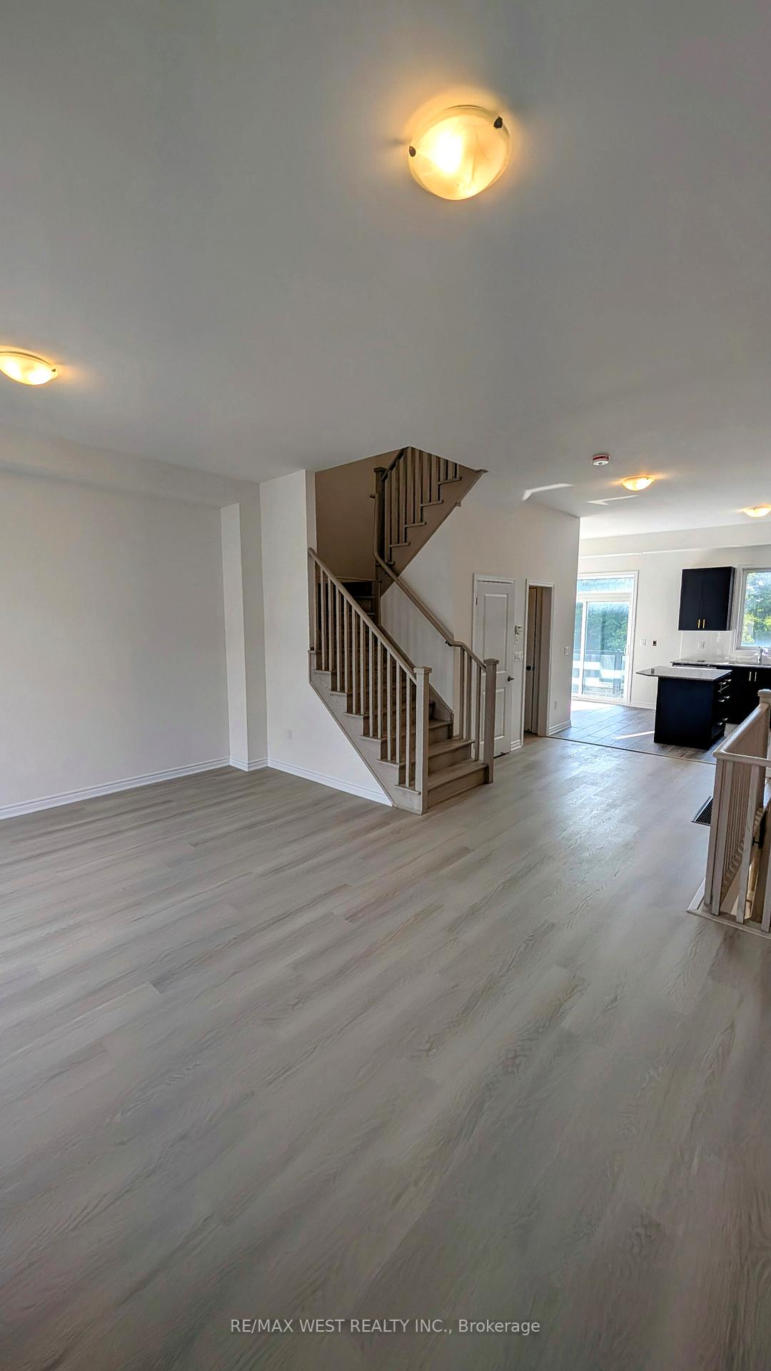 Photo 13 of 21 Inverary Crescent, Vaughan, Kleinburg — HOMEH