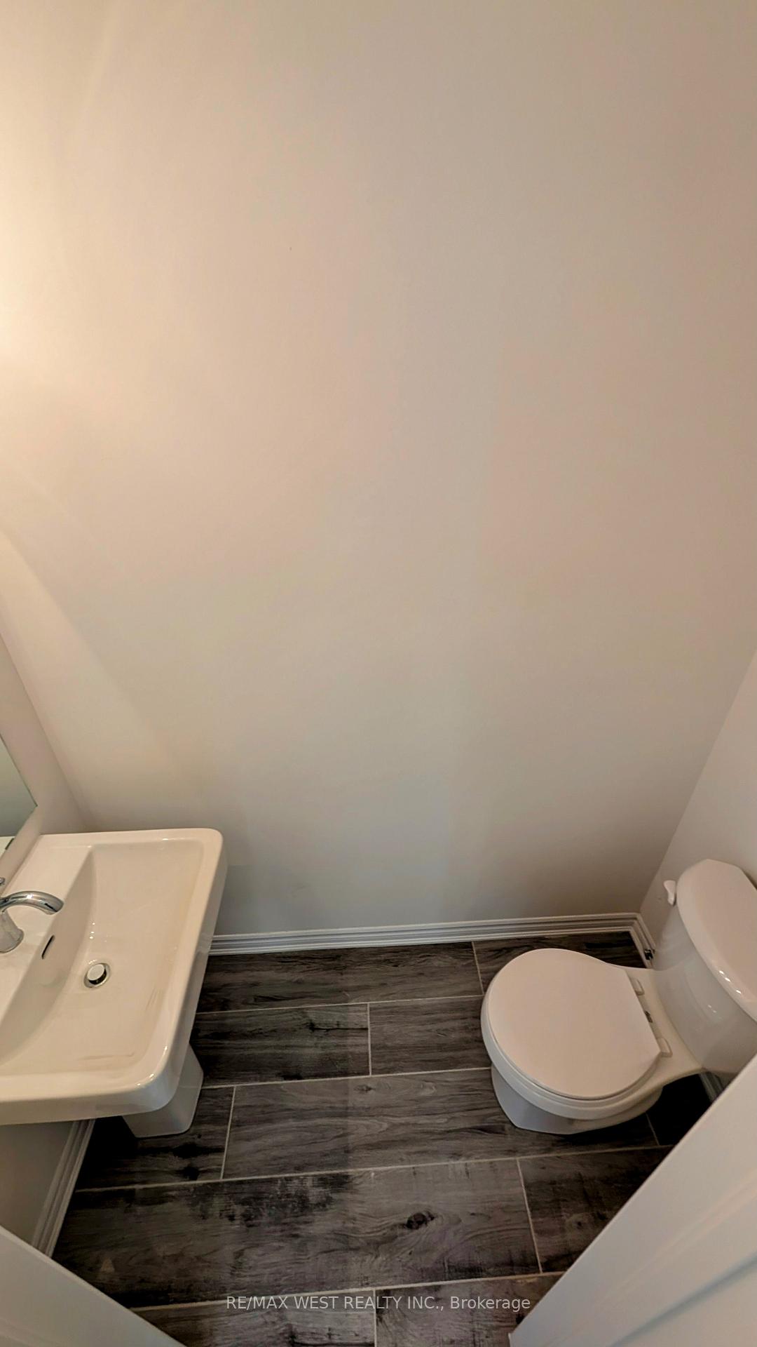Photo 18 of 21 Inverary Crescent, Vaughan, Kleinburg — HOMEH