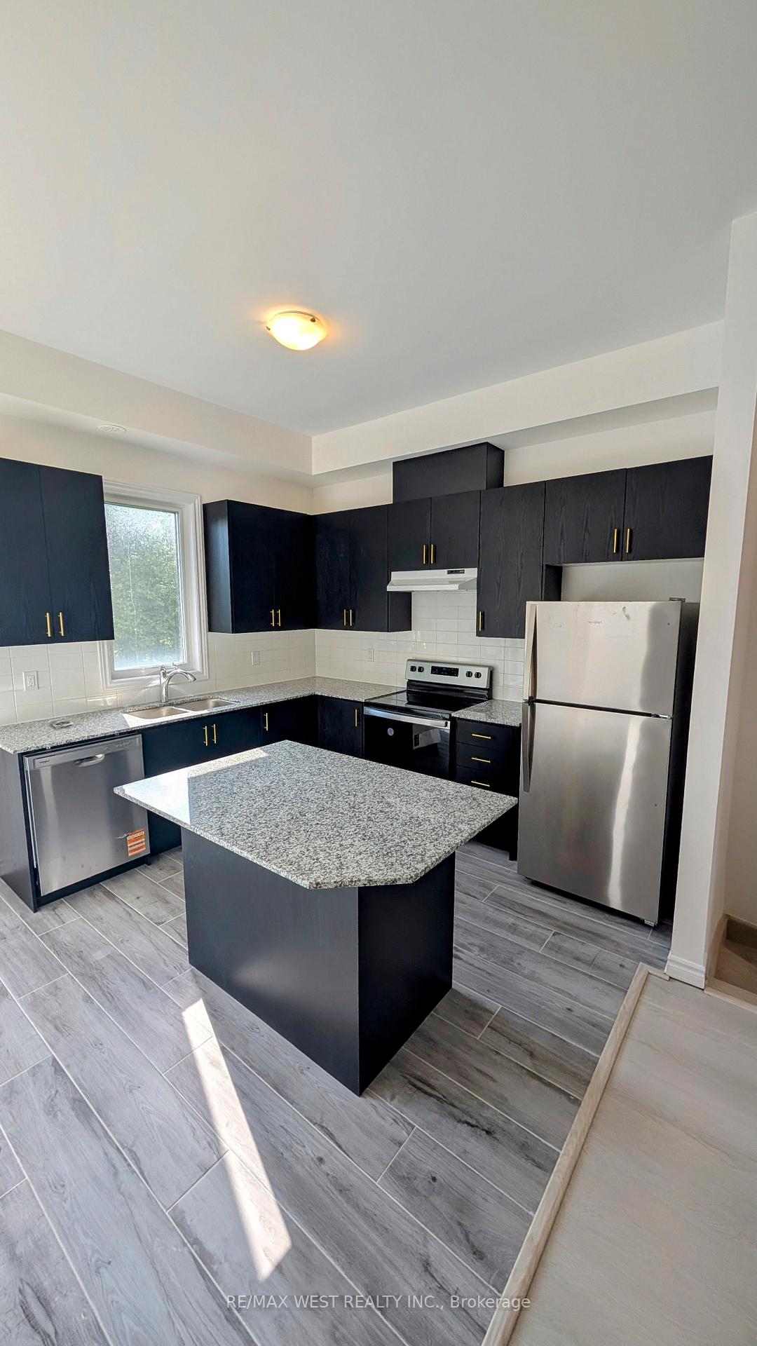 Photo 16 of 21 Inverary Crescent, Vaughan, Kleinburg — HOMEH