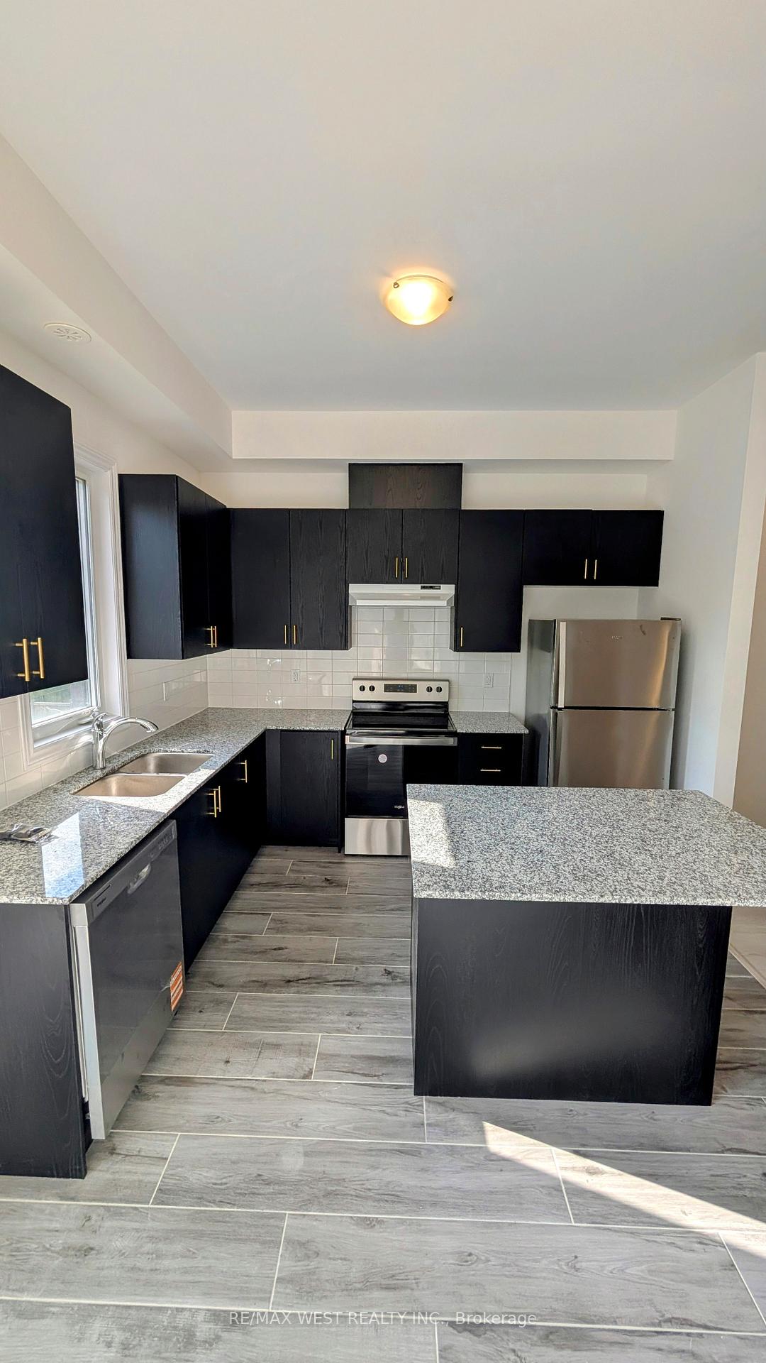 Photo 17 of 21 Inverary Crescent, Vaughan, Kleinburg — HOMEH