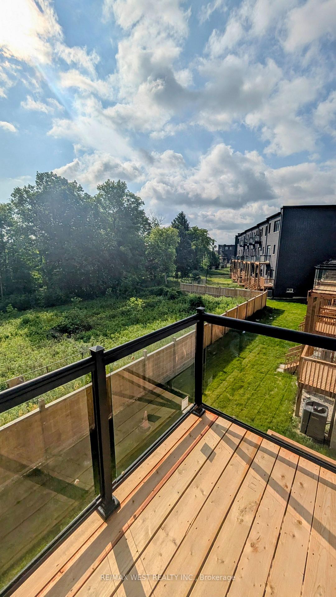 Photo 23 of 21 Inverary Crescent, Vaughan, Kleinburg — HOMEH