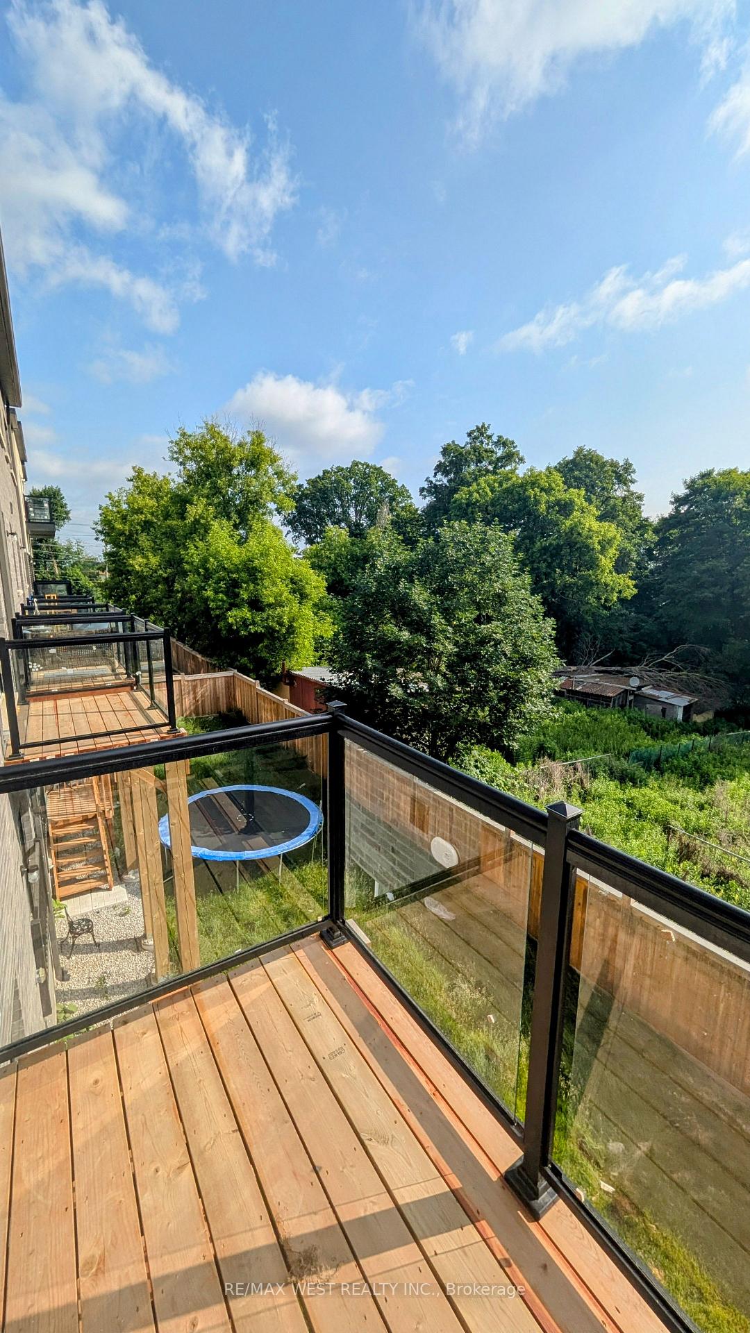 Photo 22 of 21 Inverary Crescent, Vaughan, Kleinburg — HOMEH
