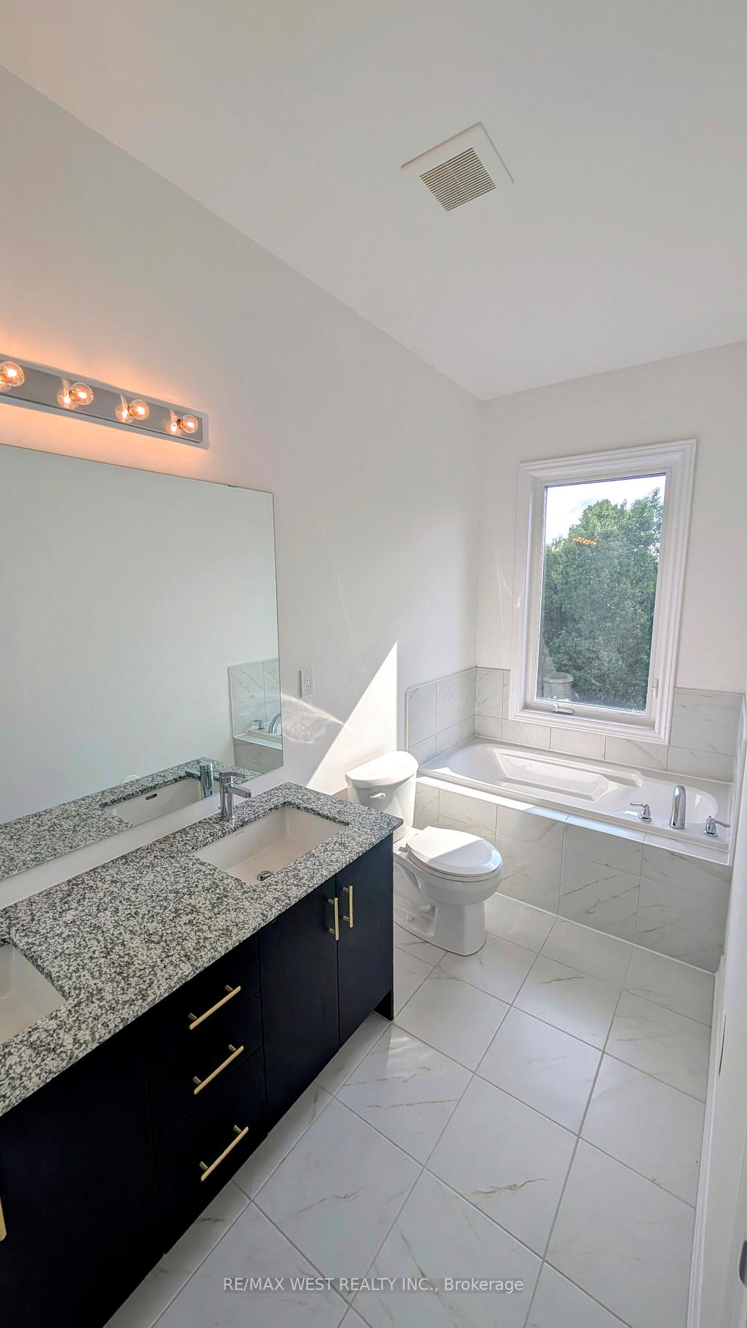Photo 29 of 21 Inverary Crescent, Vaughan, Kleinburg — HOMEH