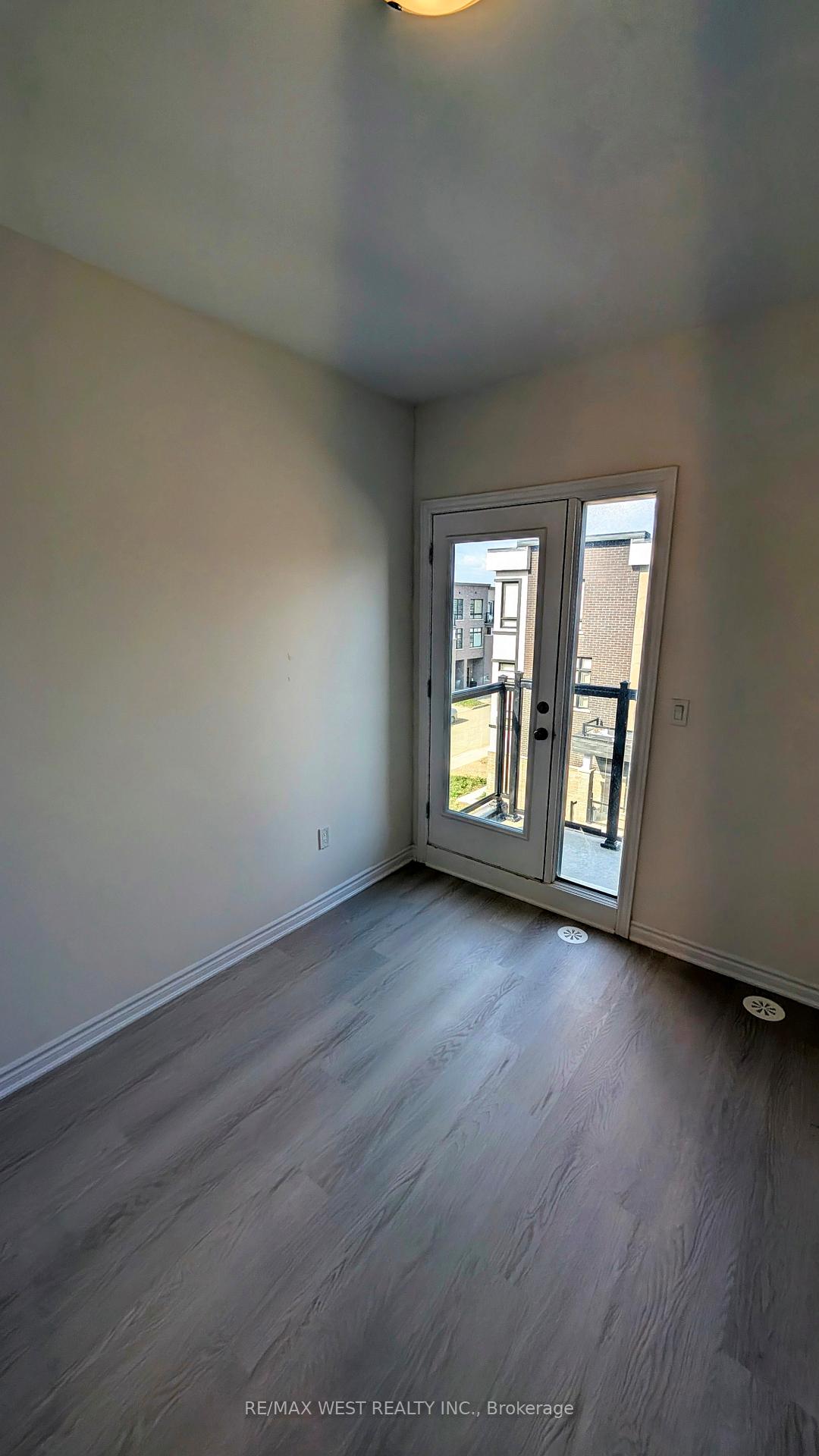 Photo 33 of 21 Inverary Crescent, Vaughan, Kleinburg — HOMEH