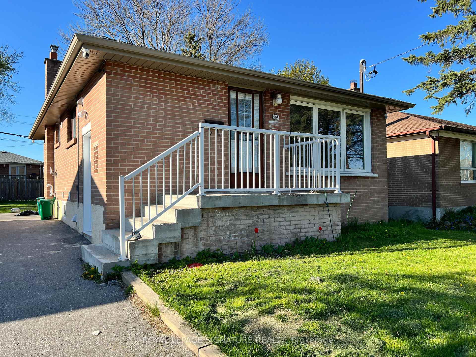 Front of Unit Main, 552 Monteith Avenue