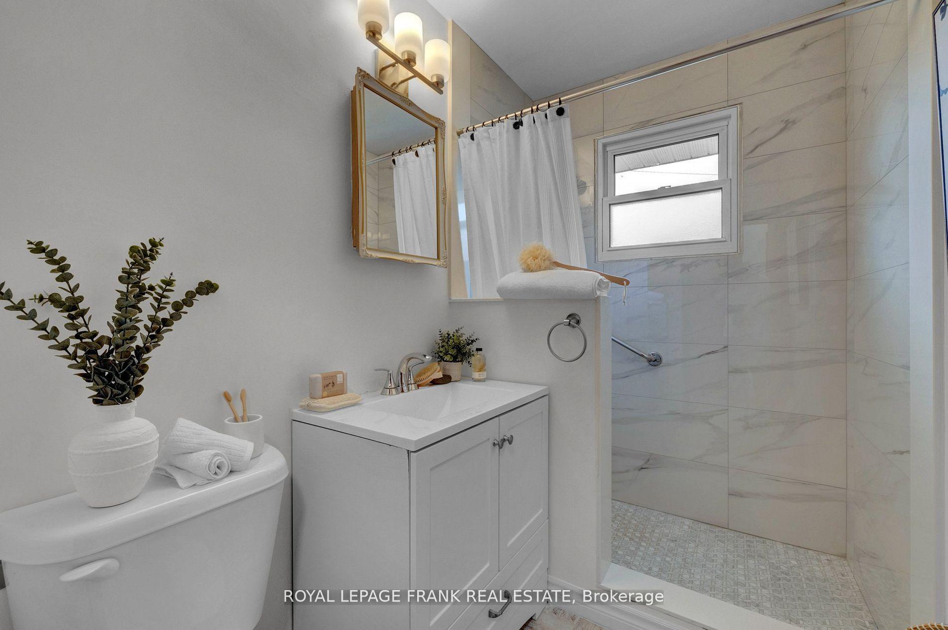 Photo 14 of 17 Phair Avenue, Clarington, Courtice — HOMEH