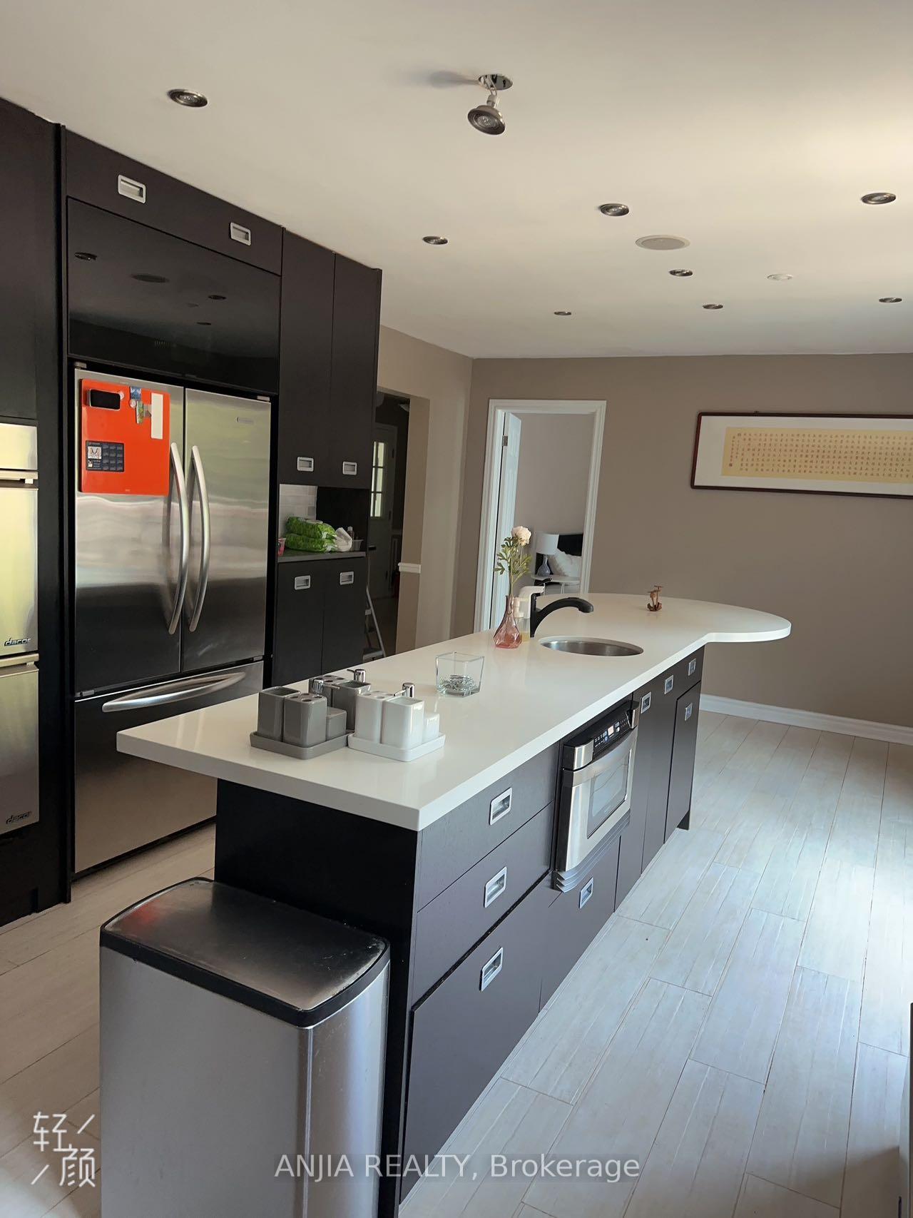 Photo 2 of 11 Rae Crescent E, Markham, Unionville — HOMEH