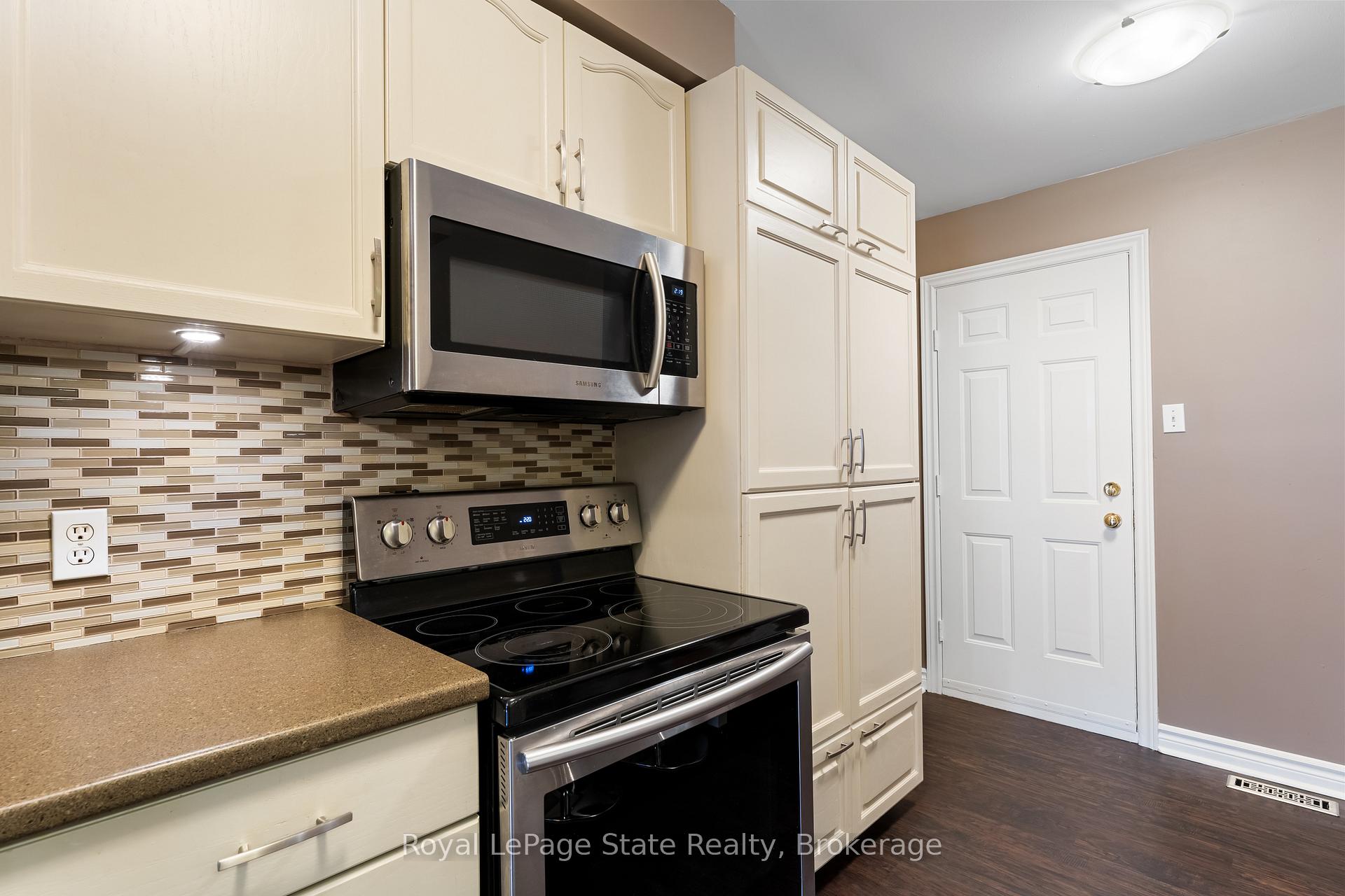 Photo 15 of 13 Walker Court, Grimsby, Grimsby East — HOMEH