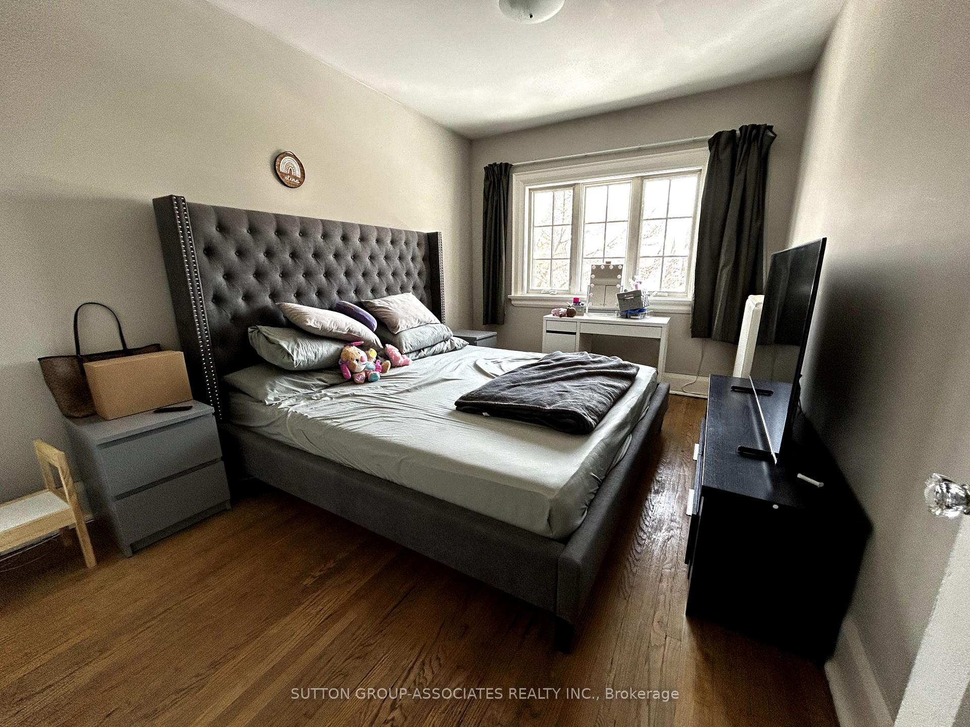 Photo 10 of Unit Upper, 17 Humewood Gardens, Toronto, Humewood-Cedarvale — HOMEH