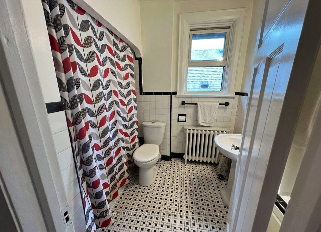 Photo 9 of Unit Upper, 17 Humewood Gardens, Toronto, Humewood-Cedarvale — HOMEH