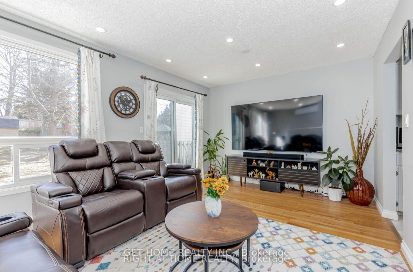 Photo 5 of 17 Overbank Drive, Oshawa, McLaughlin — HOMEH