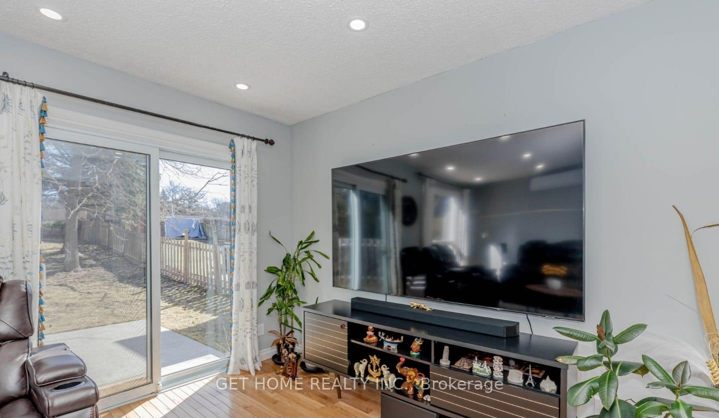 Photo 10 of 17 Overbank Drive, Oshawa, McLaughlin — HOMEH