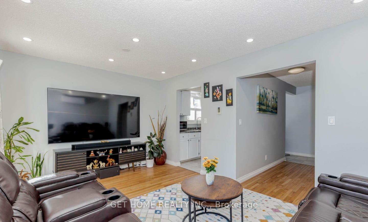 Photo 13 of 17 Overbank Drive, Oshawa, McLaughlin — HOMEH