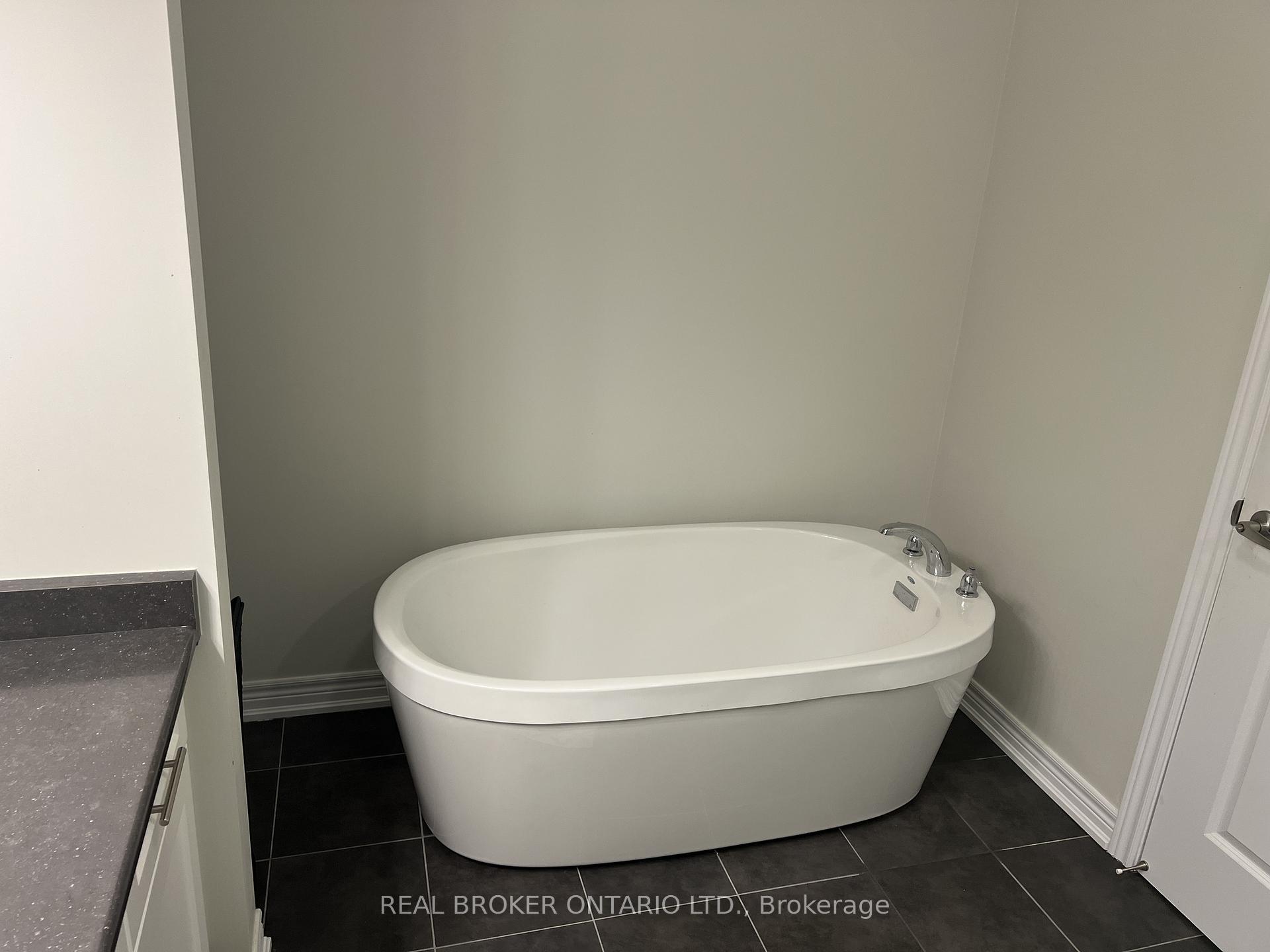 Photo 18 of 22 Icemaker Way, Whitby, Rural Whitby — HOMEH