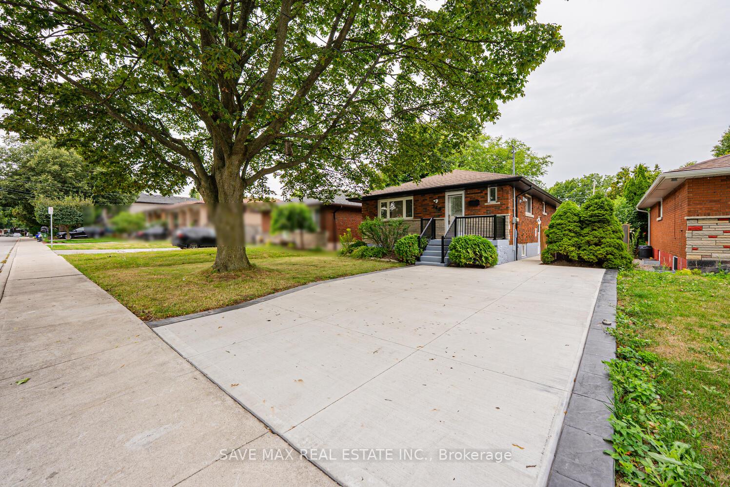 Photo 3 of 248 West 18th Street, Hamilton, Buchanan — HOMEH