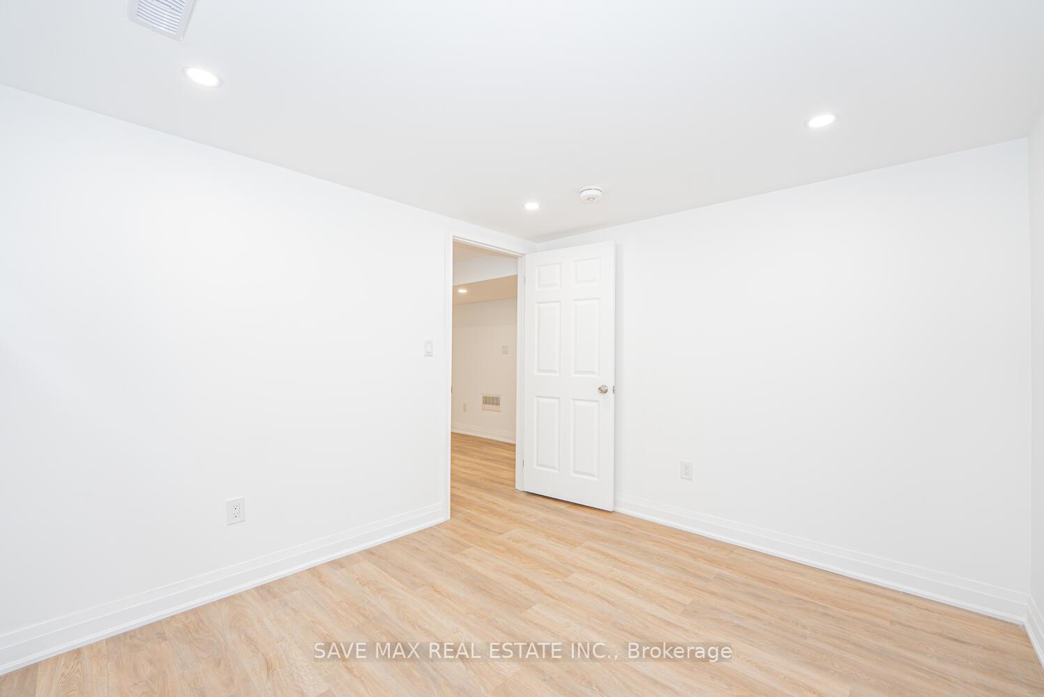 Photo 37 of 248 West 18th Street, Hamilton, Buchanan — HOMEH
