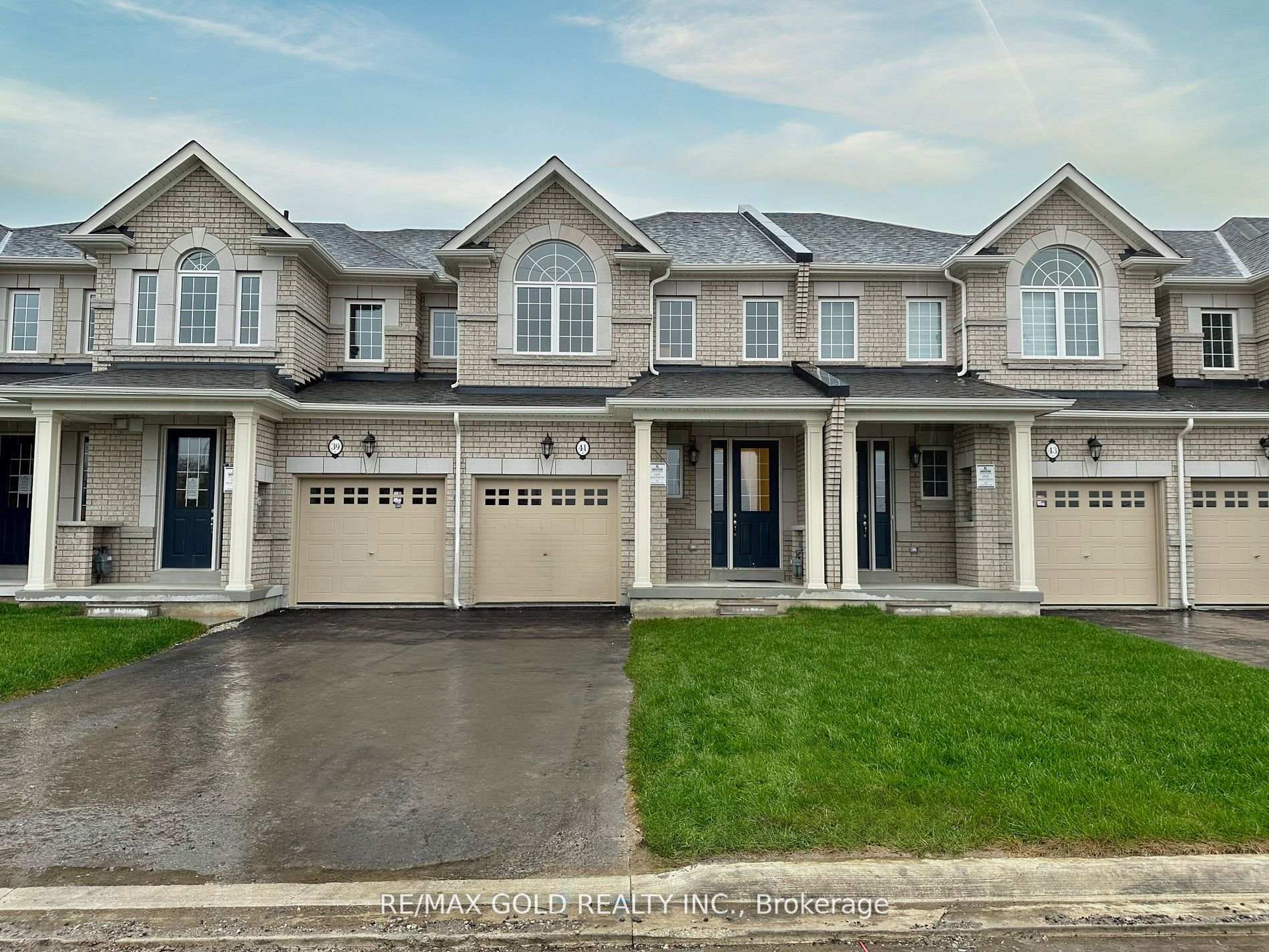 Front of 41 Bushwood Trail