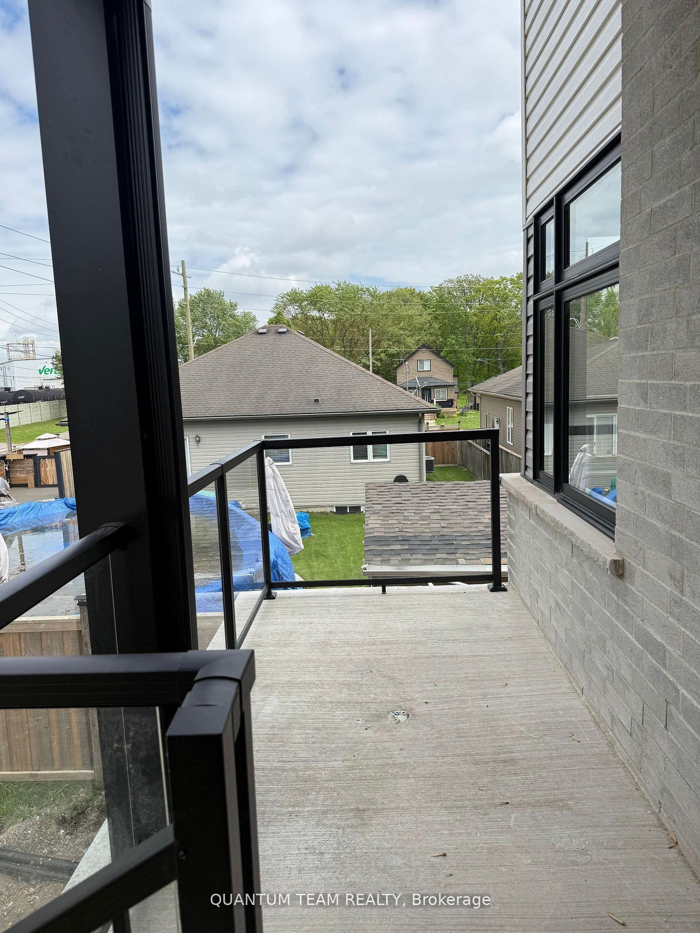 Photo 4 of Unit Main, 27 Superior Street, Welland, Dain City — HOMEH