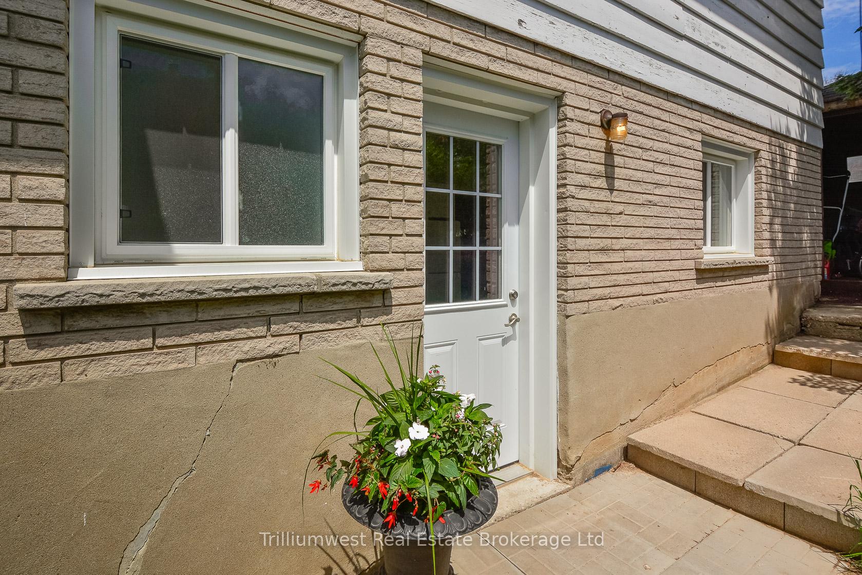 Photo 6 of Unit B, 5 Algoma Drive, Guelph, Victoria North — HOMEH