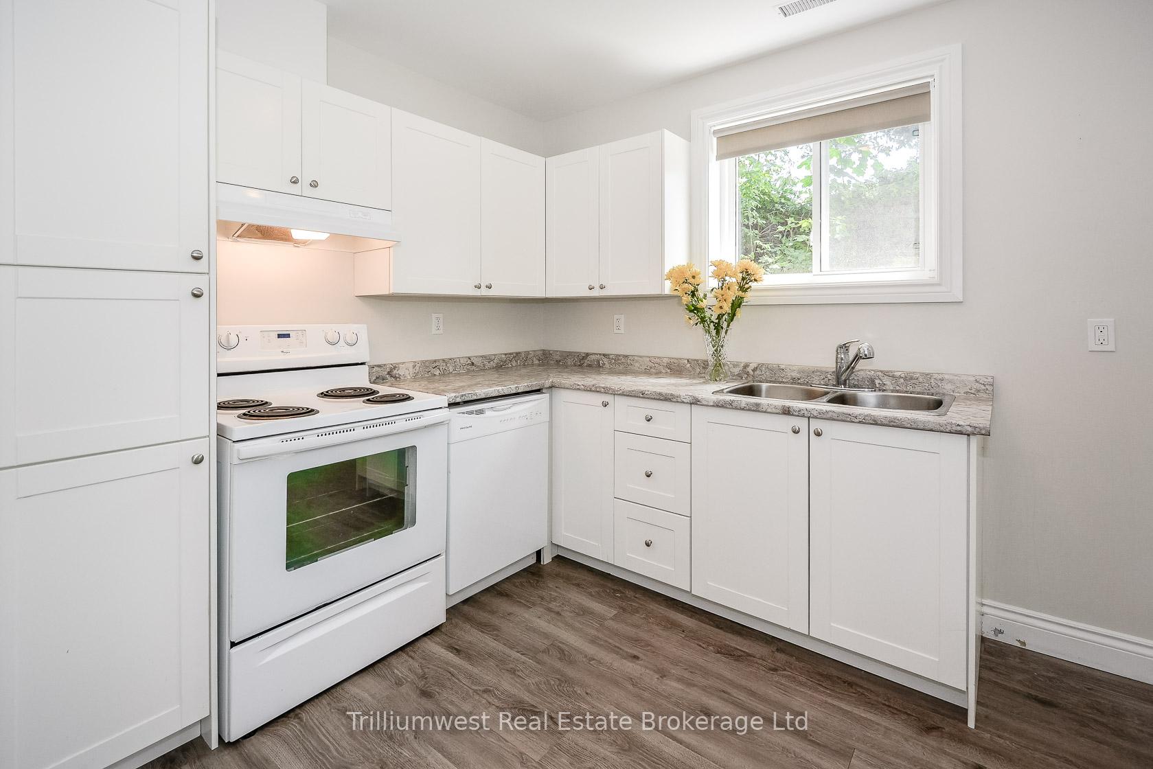 Photo 7 of Unit B, 5 Algoma Drive, Guelph, Victoria North — HOMEH