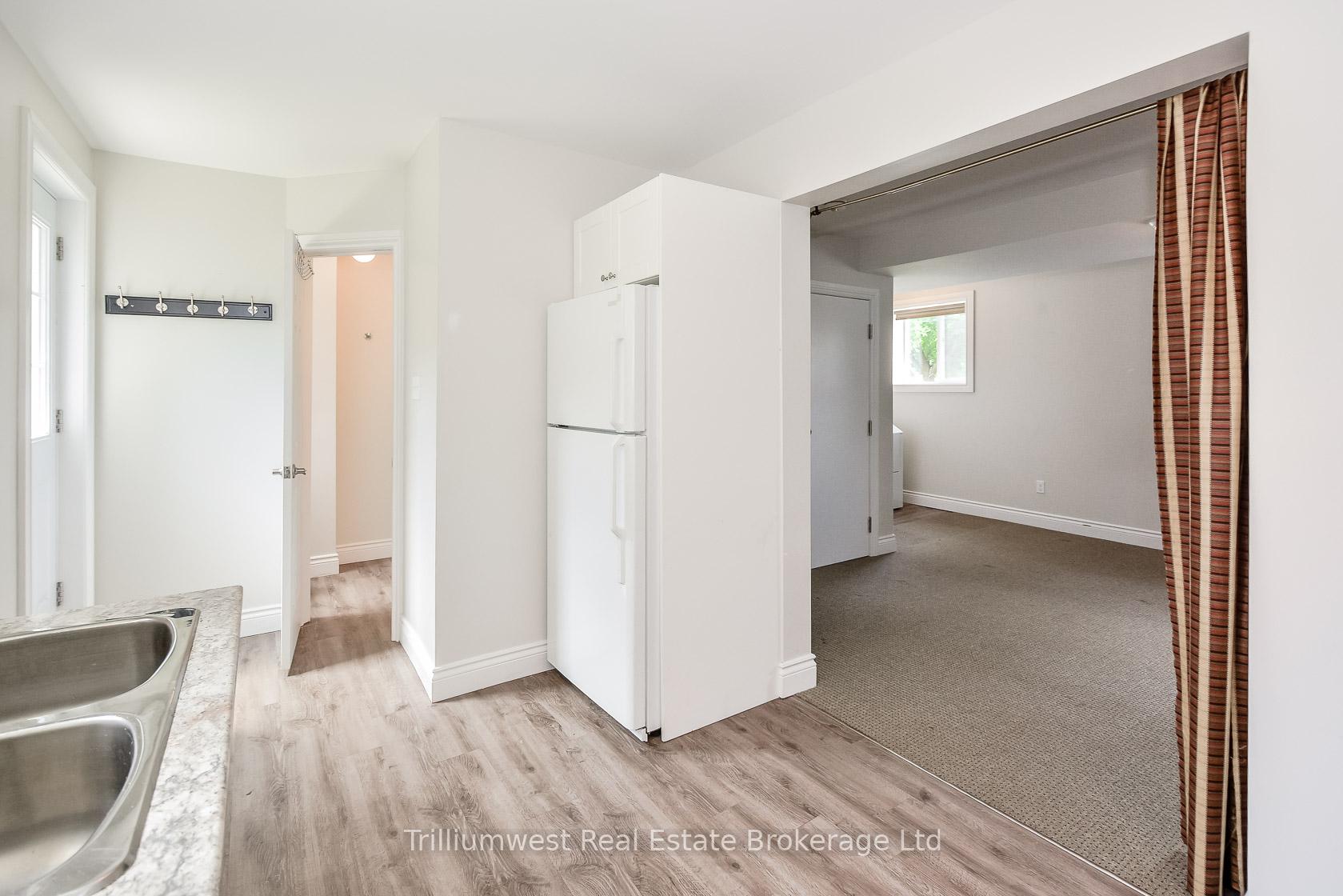 Photo 11 of Unit B, 5 Algoma Drive, Guelph, Victoria North — HOMEH