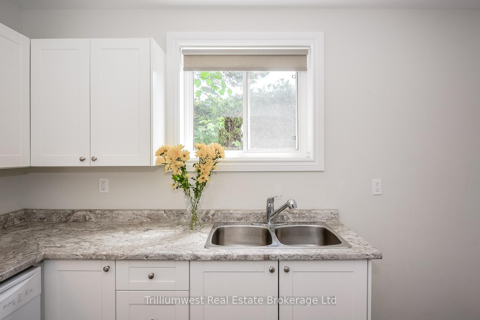 Photo 10 of Unit B, 5 Algoma Drive, Guelph, Victoria North — HOMEH