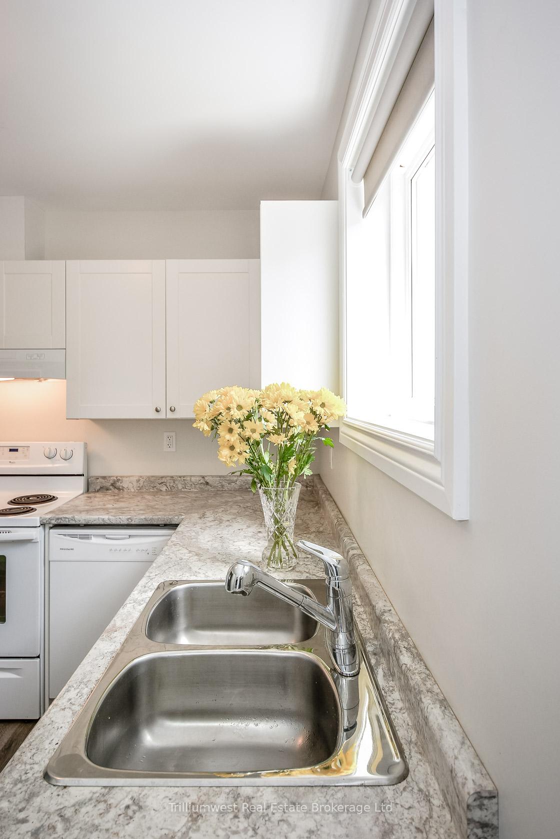 Photo 14 of Unit B, 5 Algoma Drive, Guelph, Victoria North — HOMEH