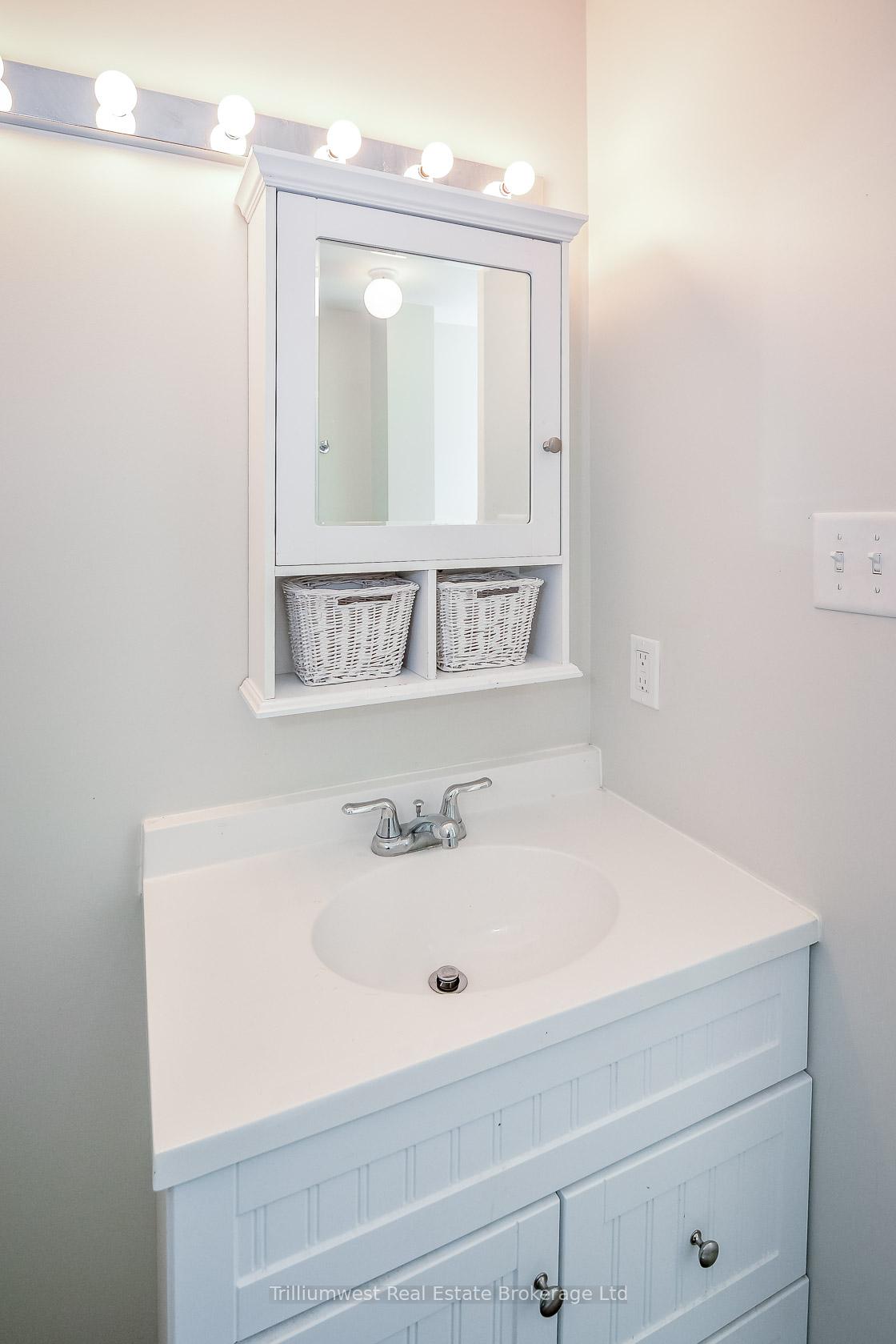 Photo 16 of Unit B, 5 Algoma Drive, Guelph, Victoria North — HOMEH