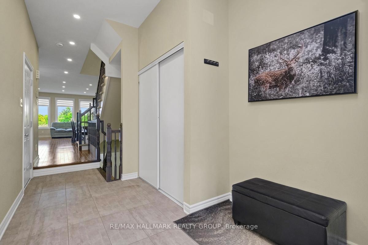 Photo 3 of 740 Dearborn Private, Ottawa, Blossom Park/Kemp Park/Findlay Creek — HOMEH