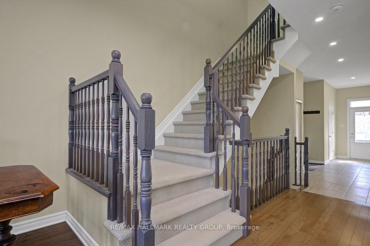 Photo 5 of 740 Dearborn Private, Ottawa, Blossom Park/Kemp Park/Findlay Creek — HOMEH