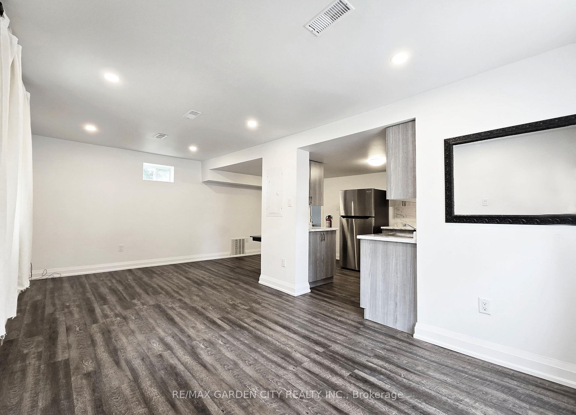 Photo 3 of Unit MAIN, 1 Robinson Street N, Grimsby, Grimsby East — HOMEH
