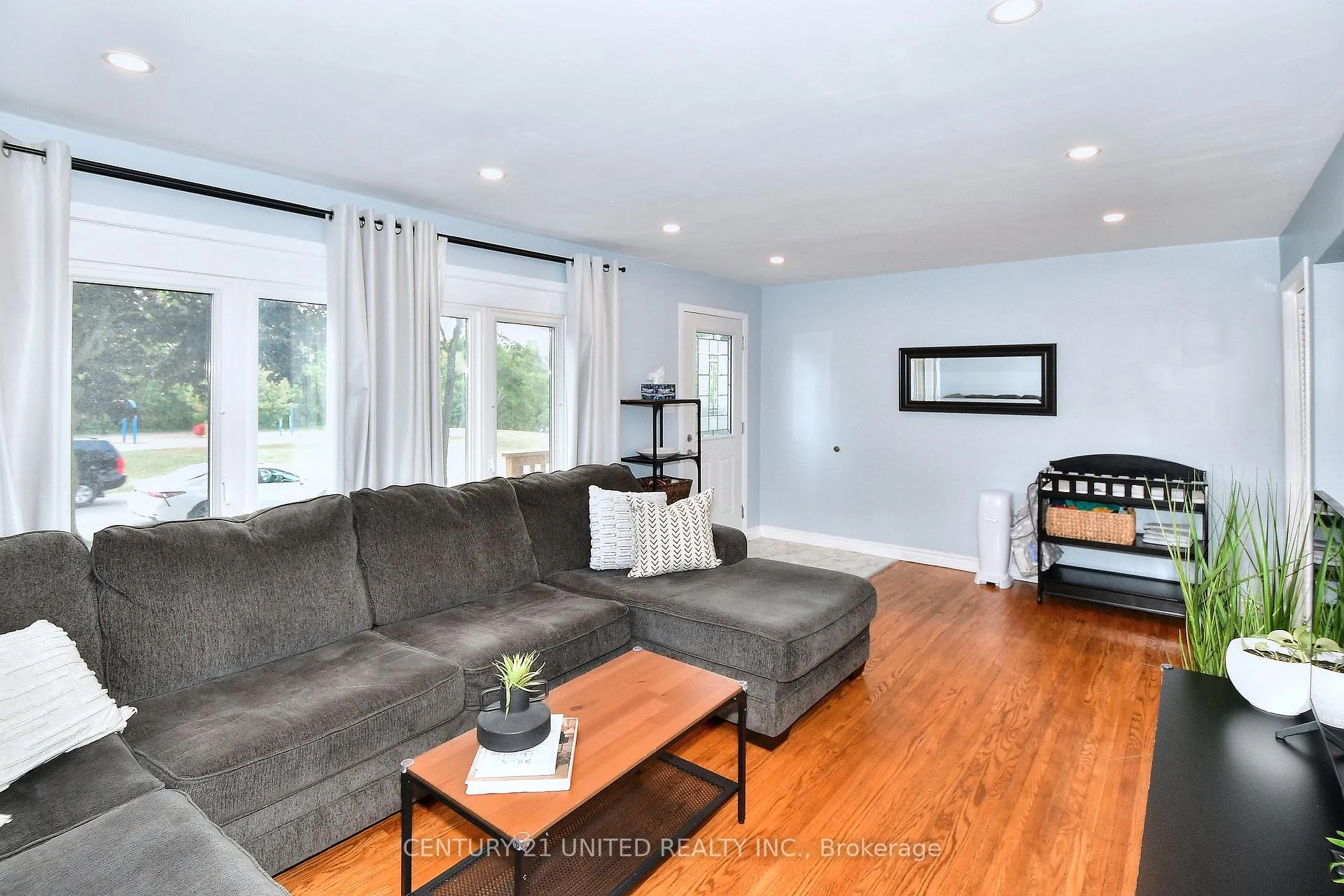 Photo 5 of 454 Southpark Drive, Peterborough, Ashburnham Ward 4 — HOMEH