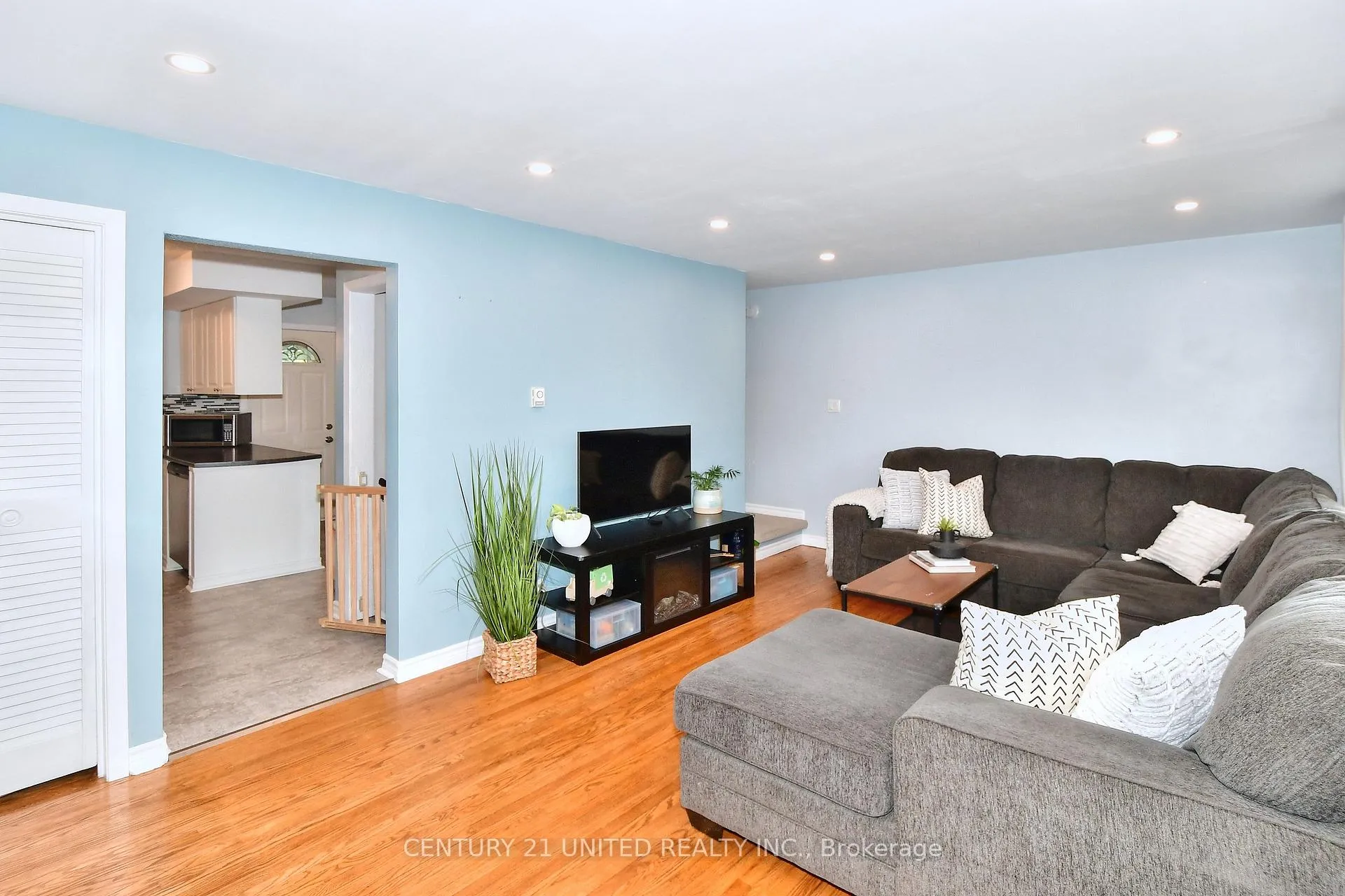Photo 7 of 454 Southpark Drive, Peterborough, Ashburnham Ward 4 — HOMEH