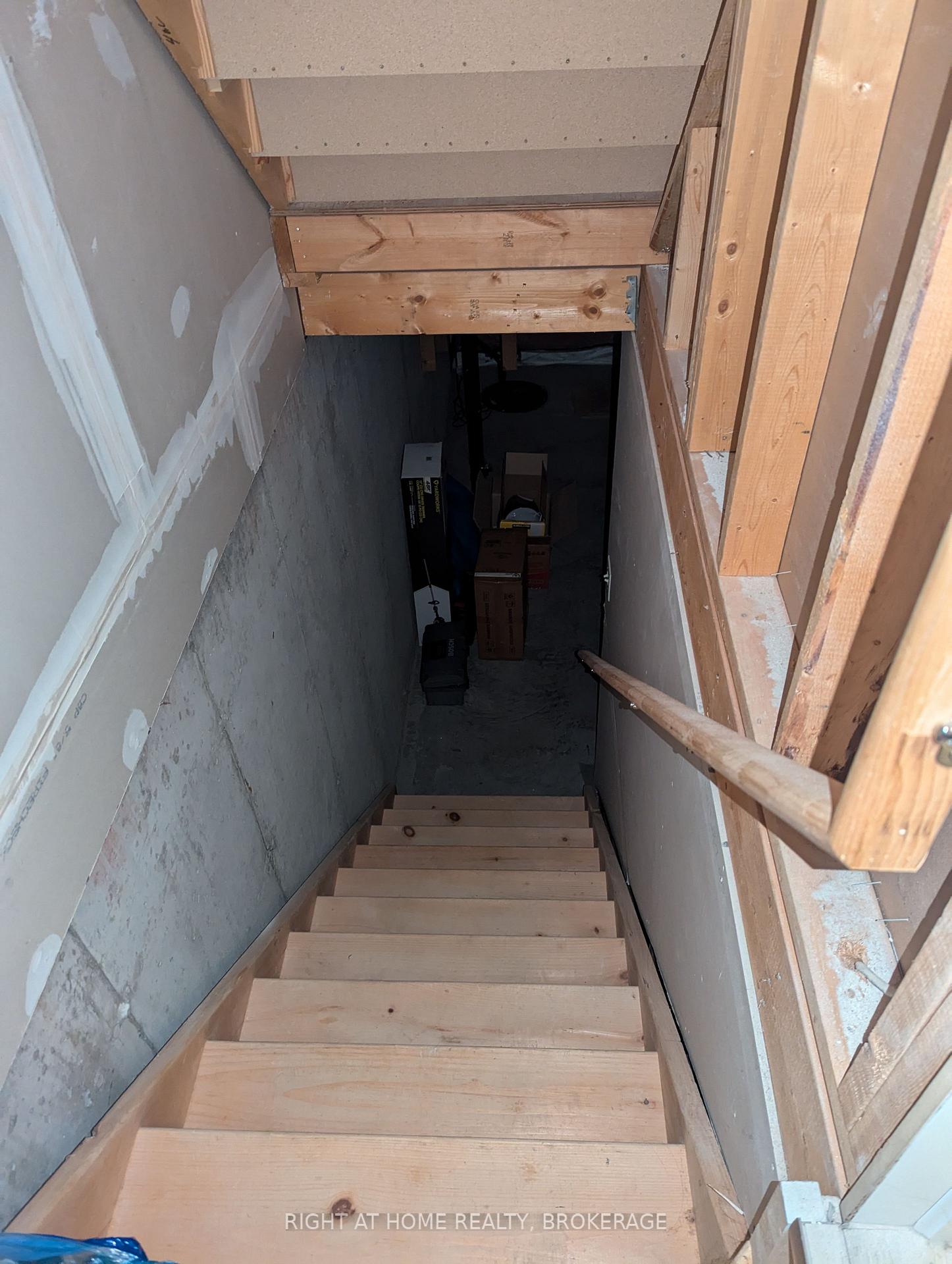 Photo 10 of 541 Rivertrail Avenue N, Kitchener — HOMEH