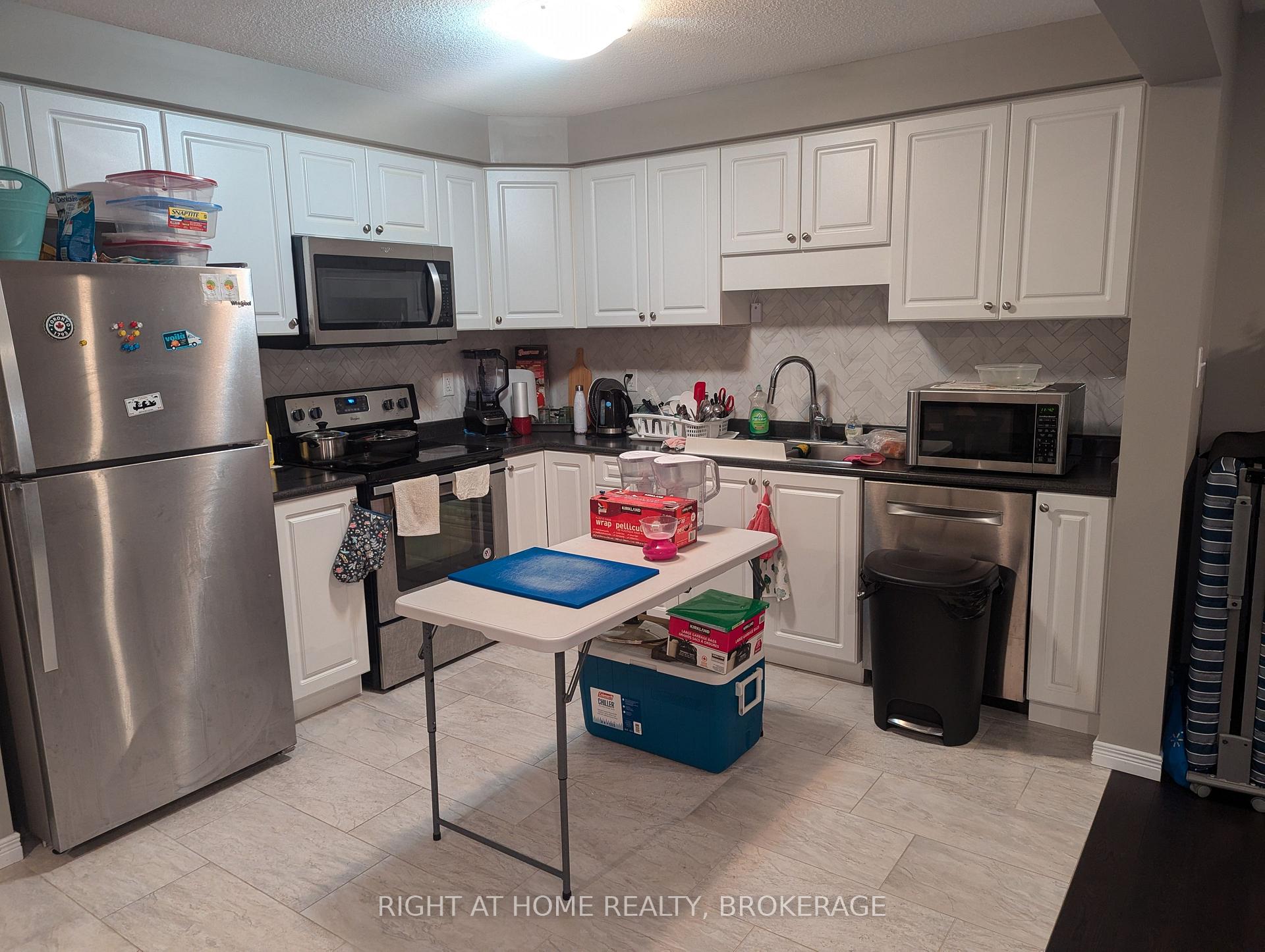 Photo 12 of 541 Rivertrail Avenue N, Kitchener — HOMEH
