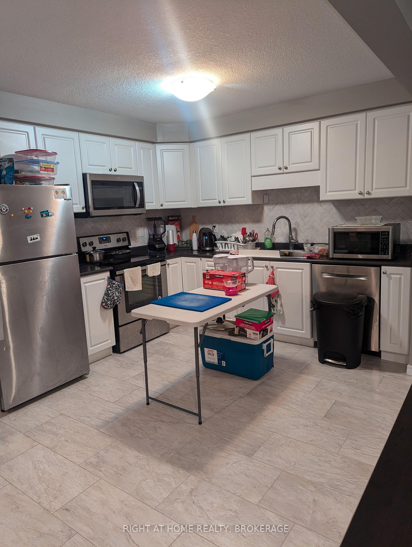 Photo 13 of 541 Rivertrail Avenue N, Kitchener — HOMEH