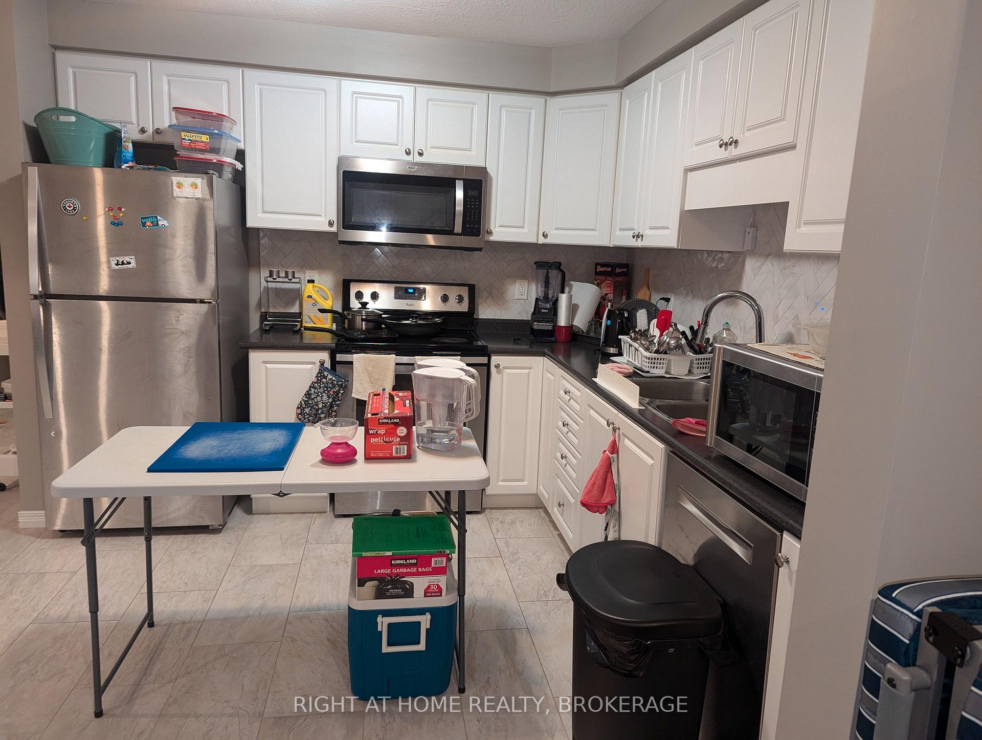 Photo 14 of 541 Rivertrail Avenue N, Kitchener — HOMEH
