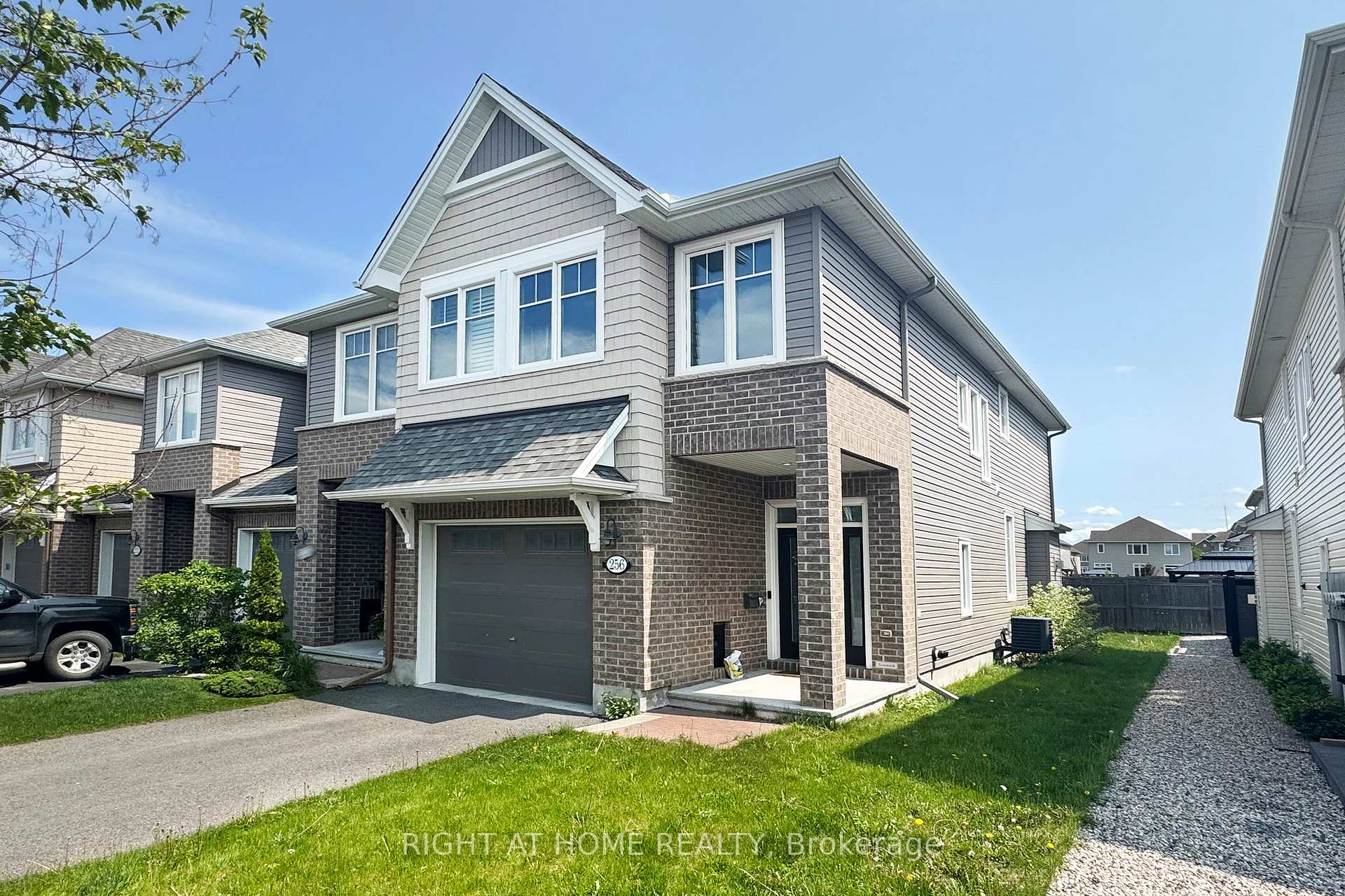 Photo 6 of 256 Brambling Way, Ottawa, Barrhaven - Half Moon Bay — HOMEH